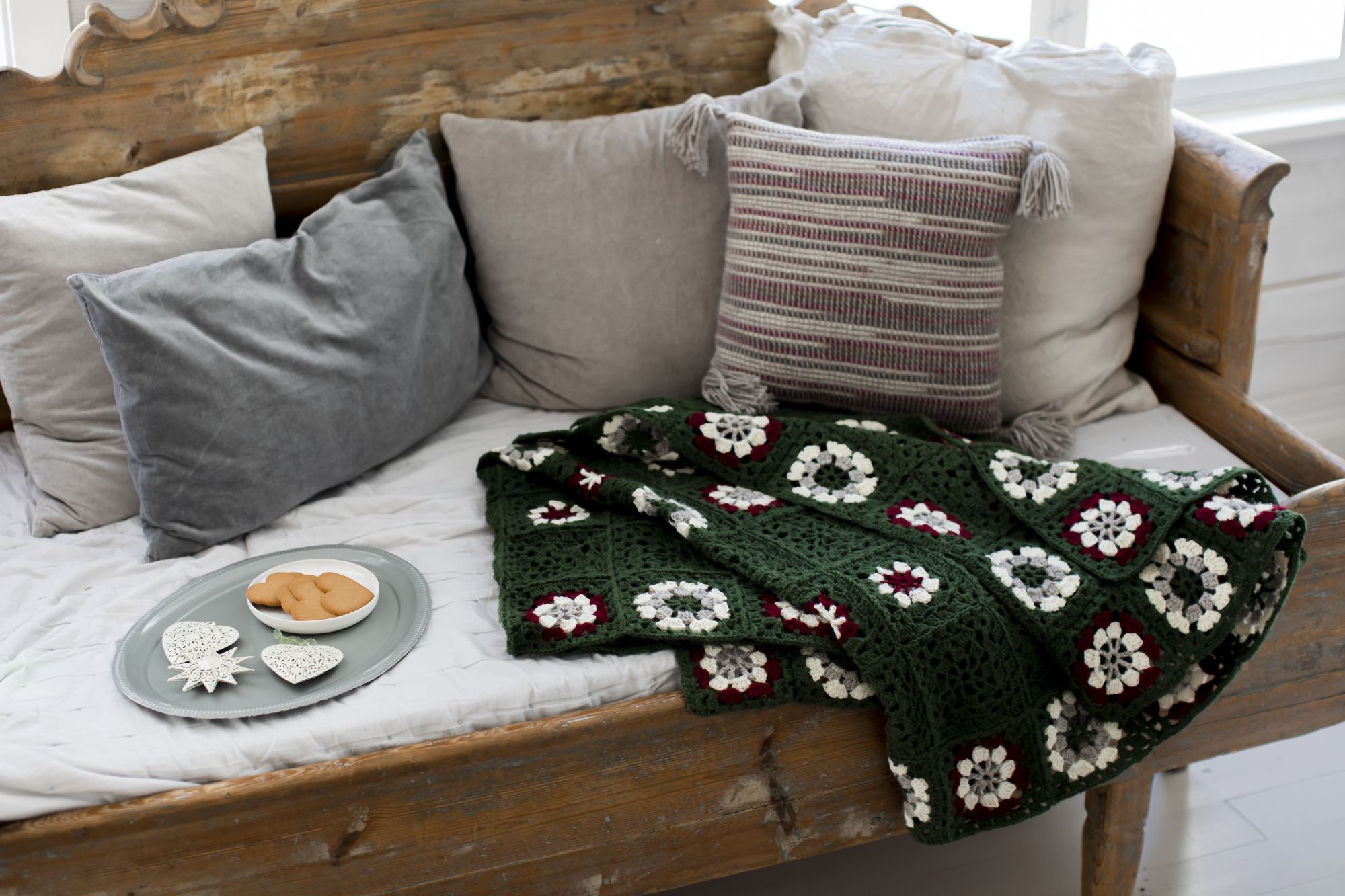 Crocheted blanket Novita Nordic Wool