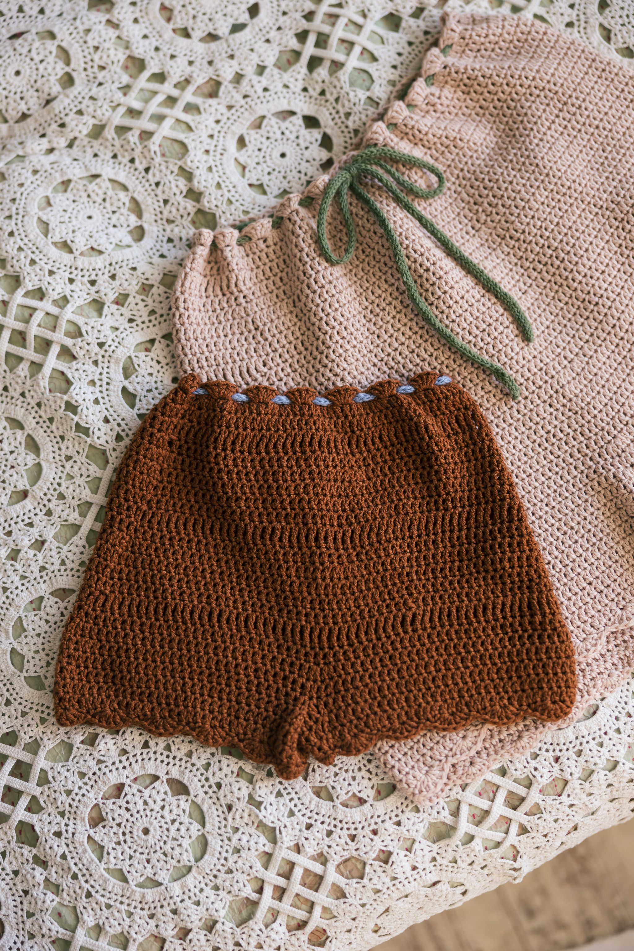 Keto-orvokki -virkatut shortsit Example 3