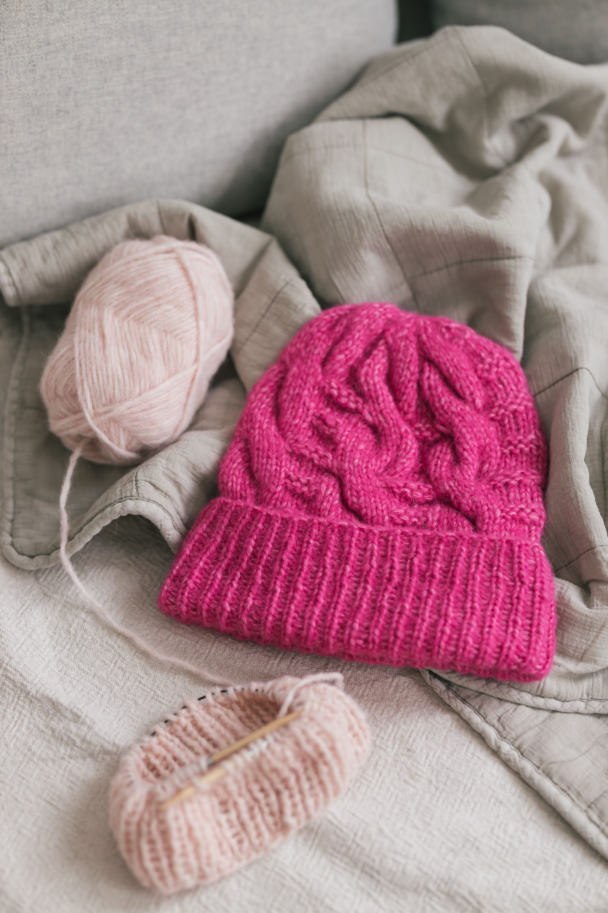 Novita Halaus x Poolaknits: Soave beanie Example 2