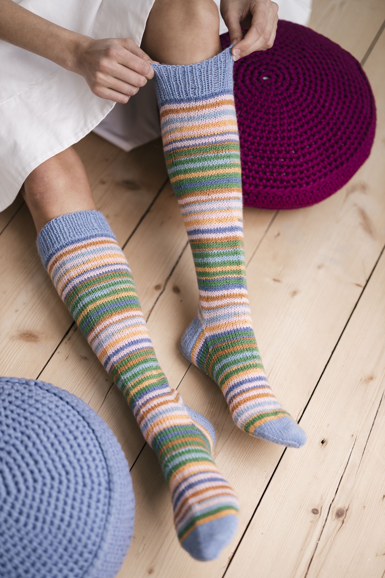 Novita Muumihahmot, Muumitalo and Nalle: Maalari-knee socks Example 1