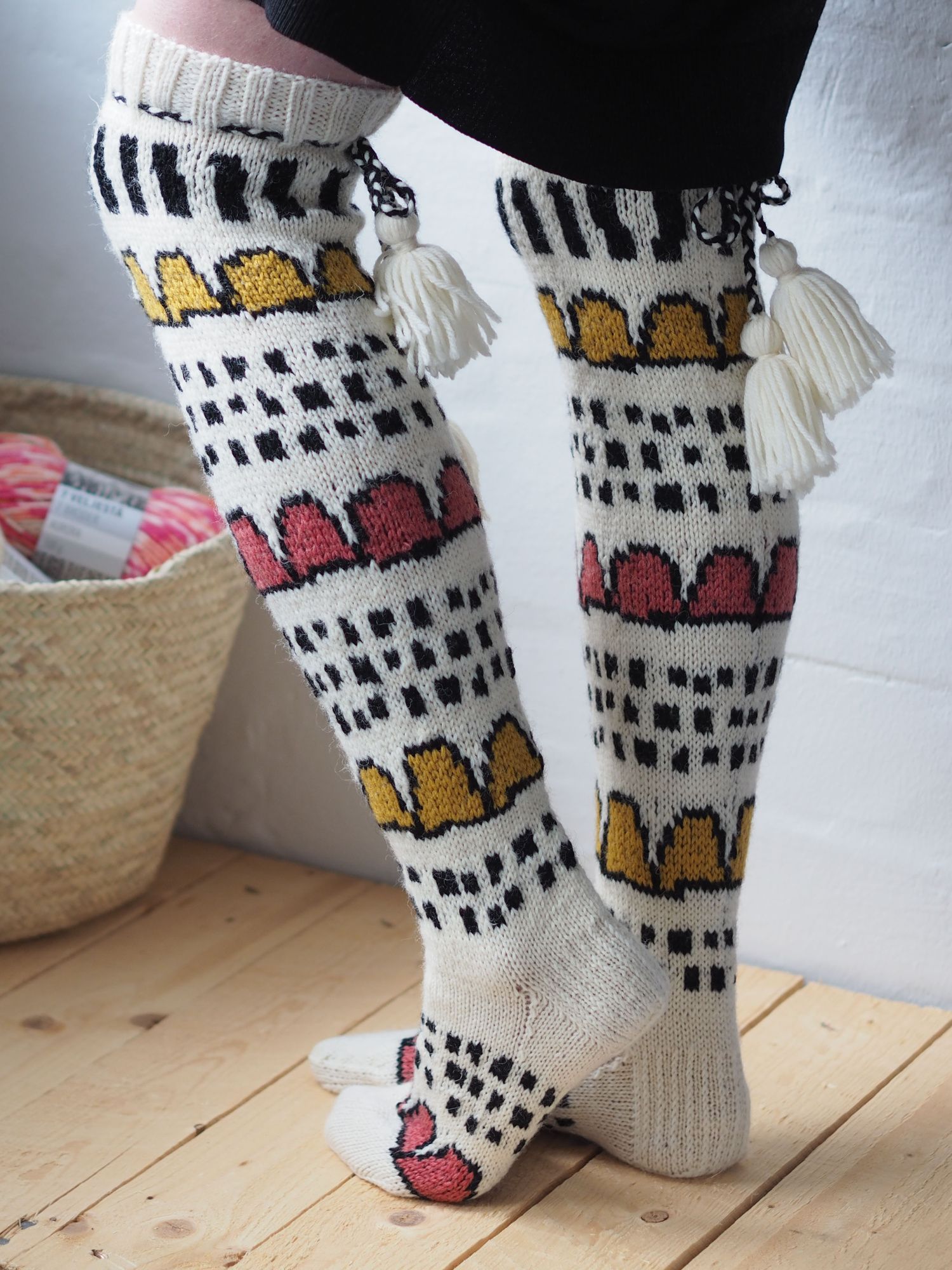 Linen stitch stickade sockor Example 1