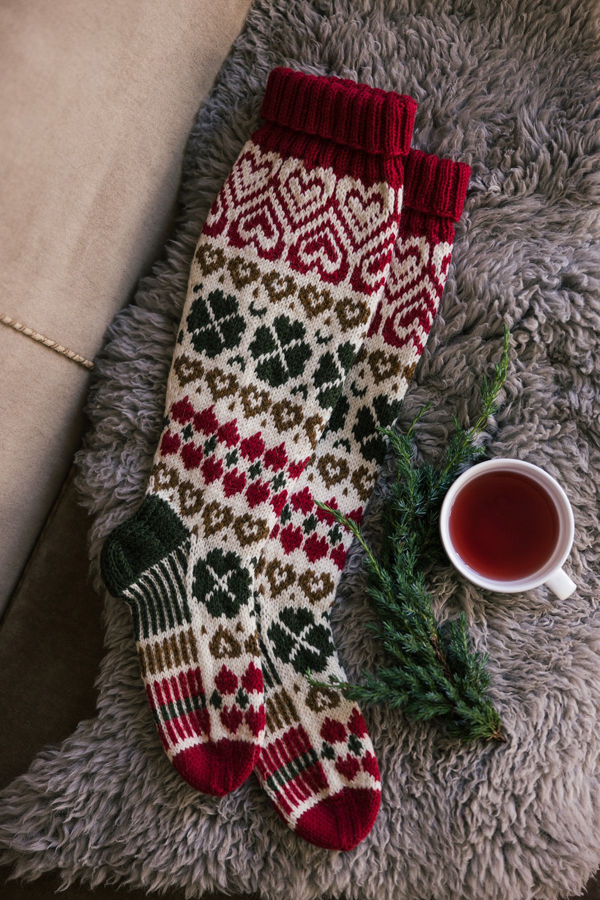 Joulusukat KAL25: Sydäntalvi-polvisukat Example 2