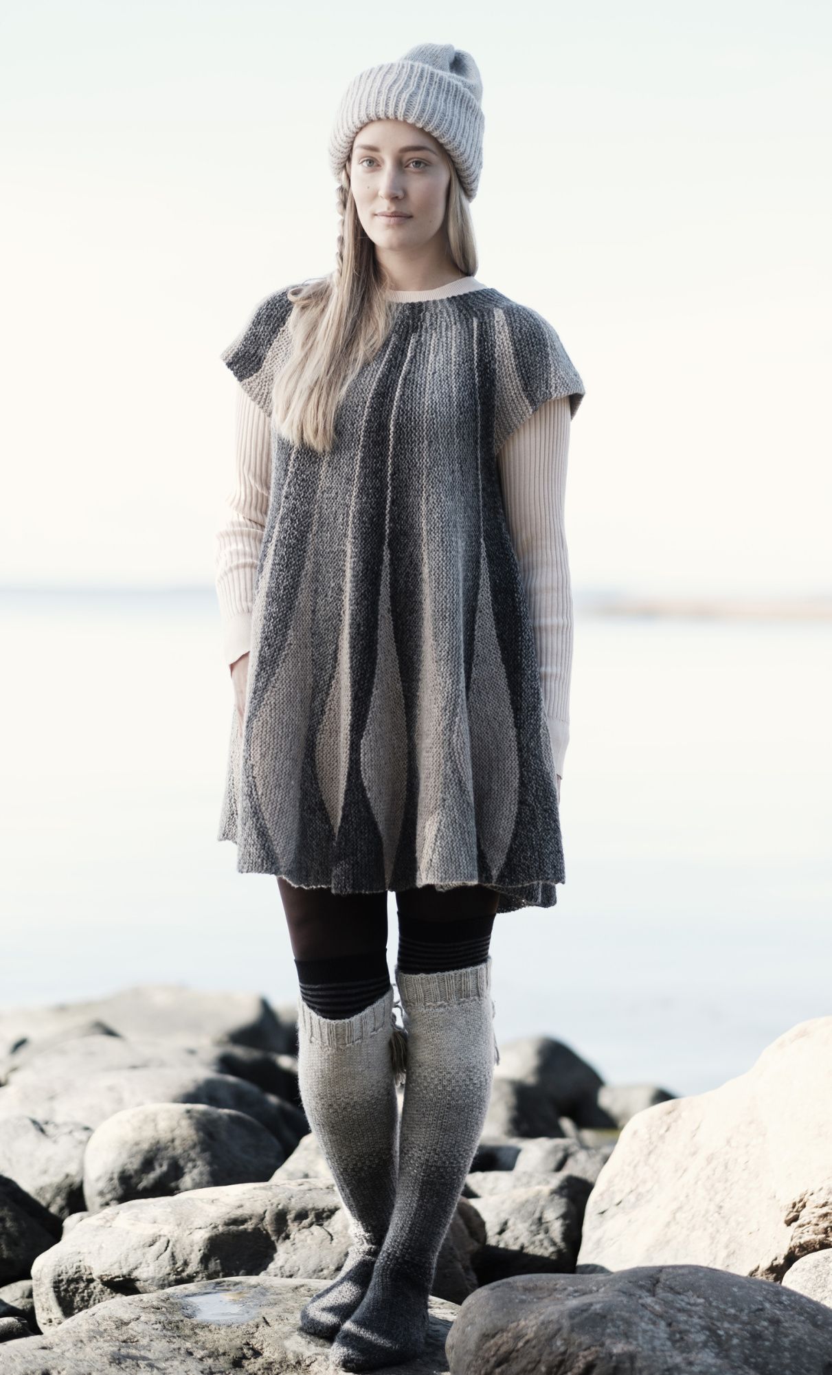 Stickad klänning Novita Nordic Wool och Nordic Wool Flow Example 2