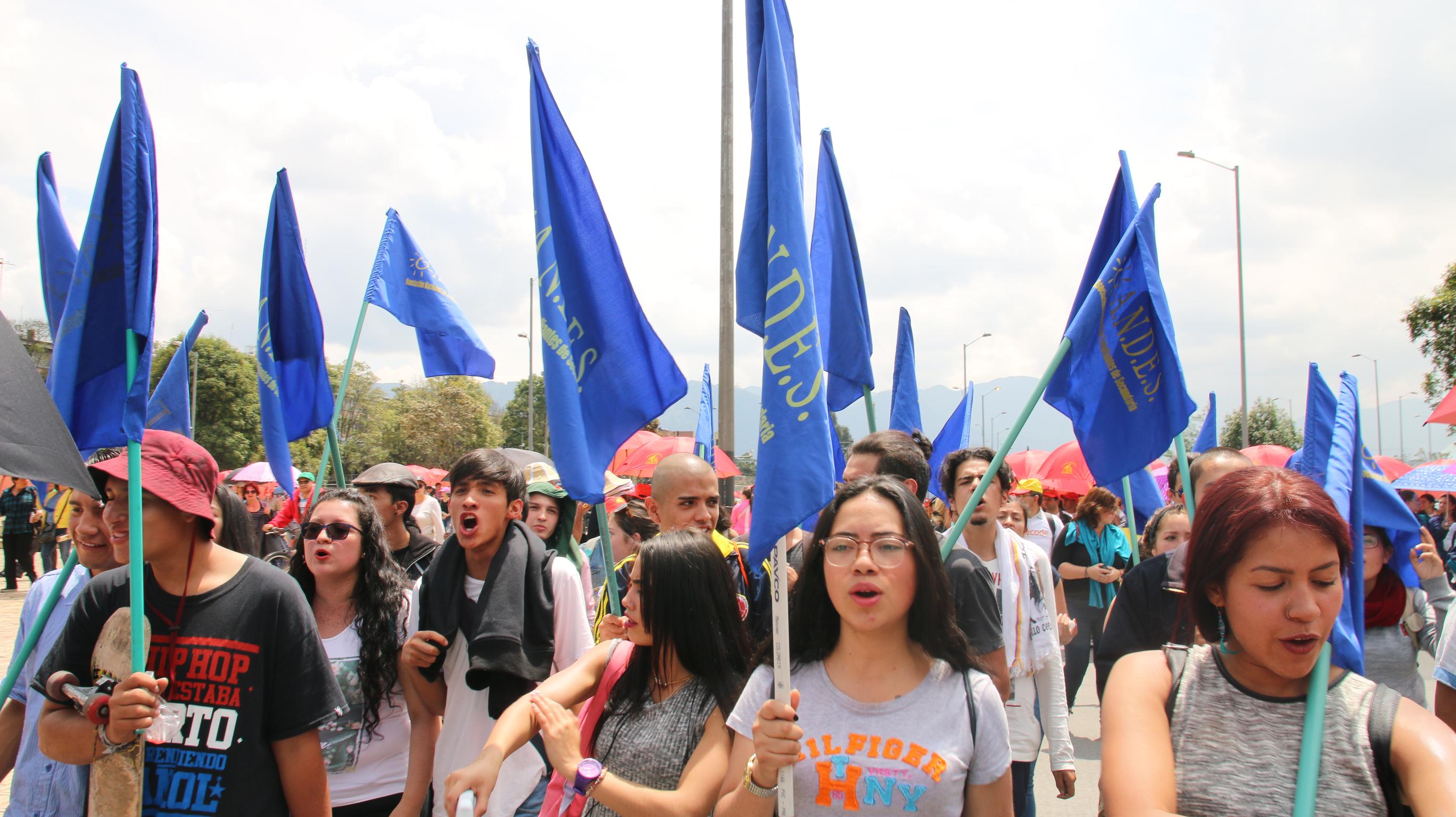 Ungdommer i ANDES demonstrerer sammen med streikende lærere. Bildet er tatt i oktober 2016. 