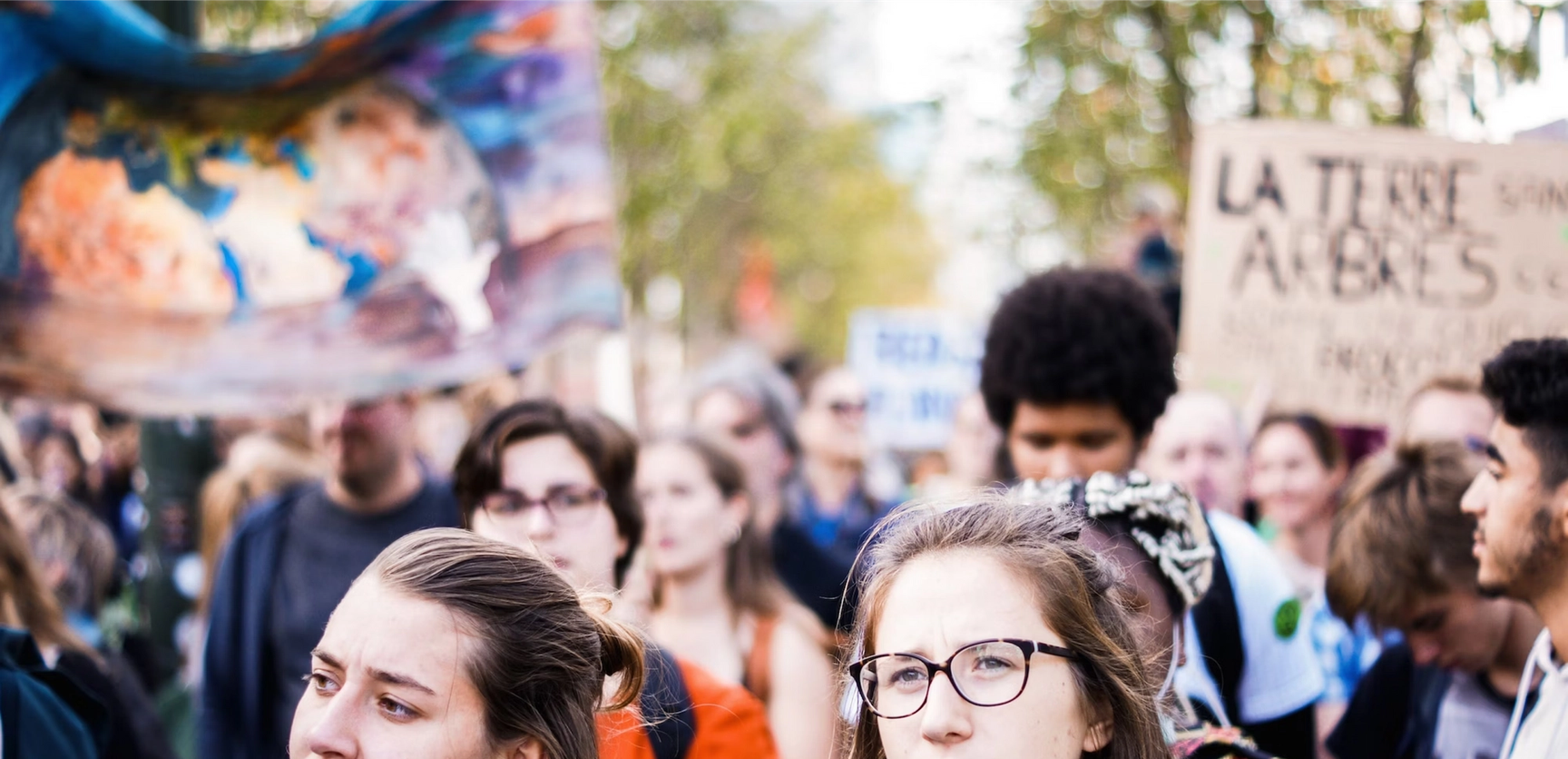 A crowd of young people demonstrating.