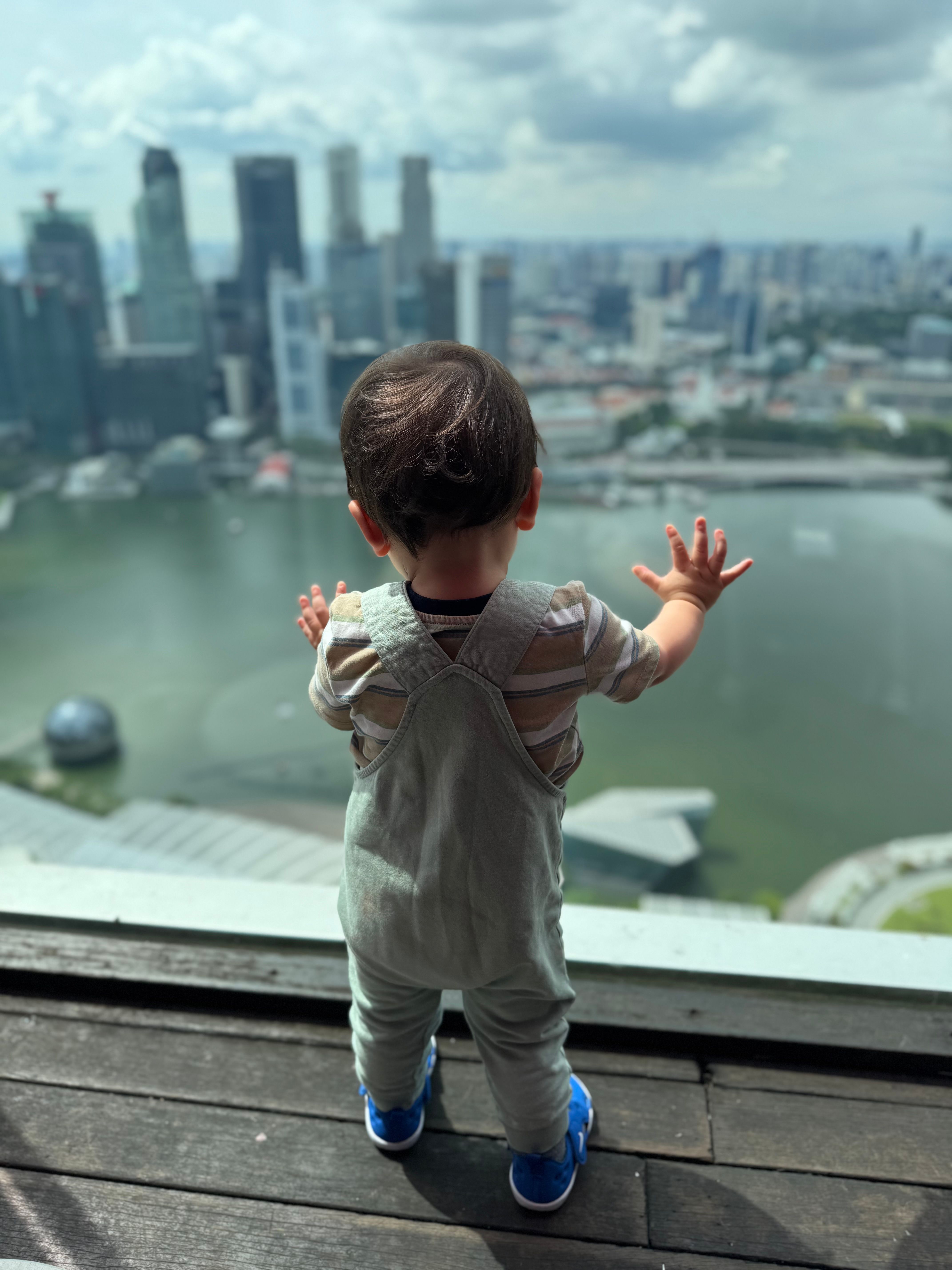 Toddler visiting Singapore with photo at the Merlion near Marina Bay