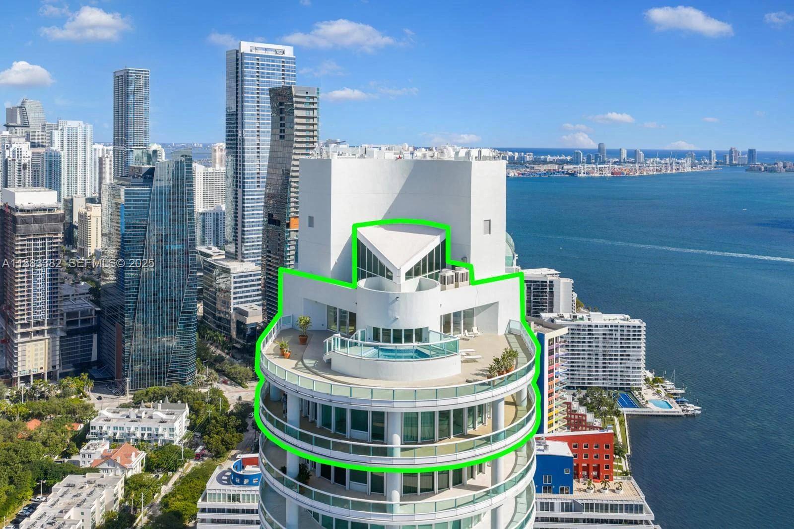 Brickell sea‑view condominium presented by Diego Ramos