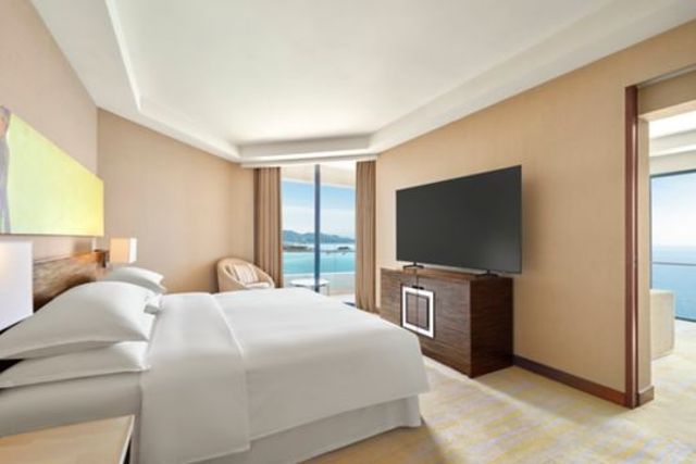 Executive Suite Panoramic View - Bedroom