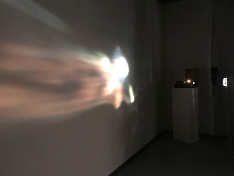 Hold on (installatie 2021) by Cleo Campert