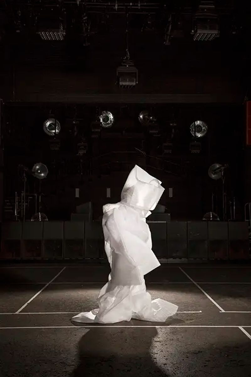 Hold on (2020) by Cleo Campert