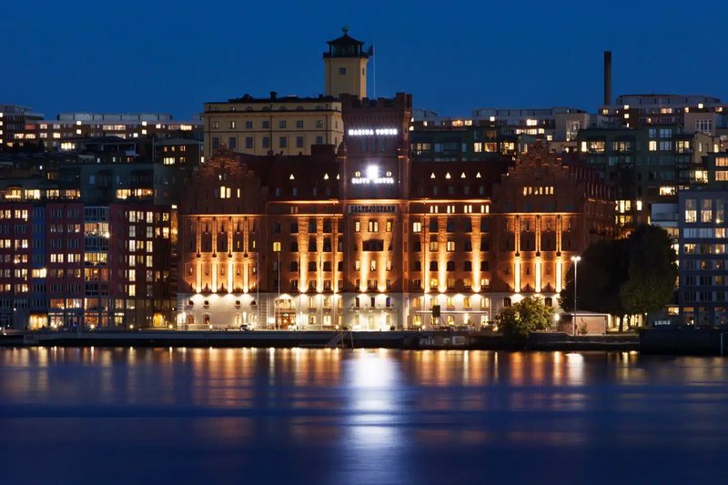 Elite Hotel Marina Tower externt natt