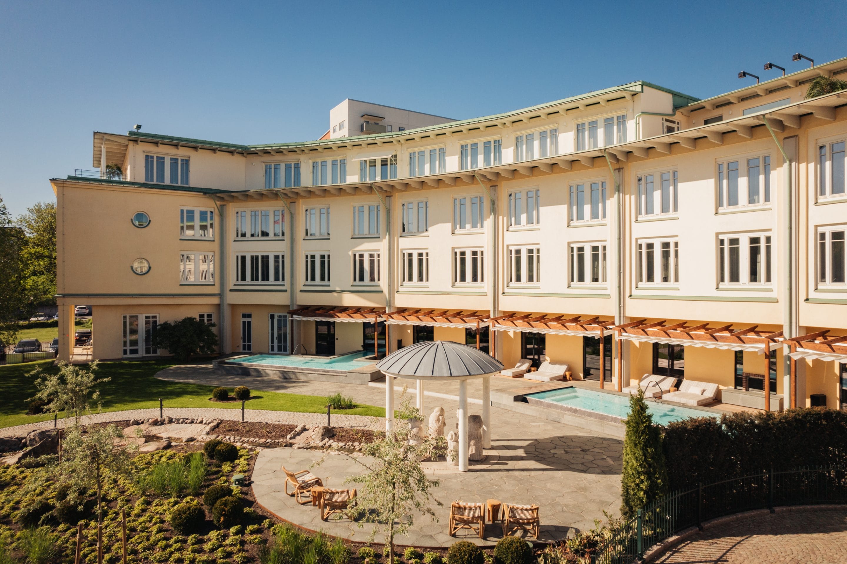 Ad Astra by Eliten hotellet externt