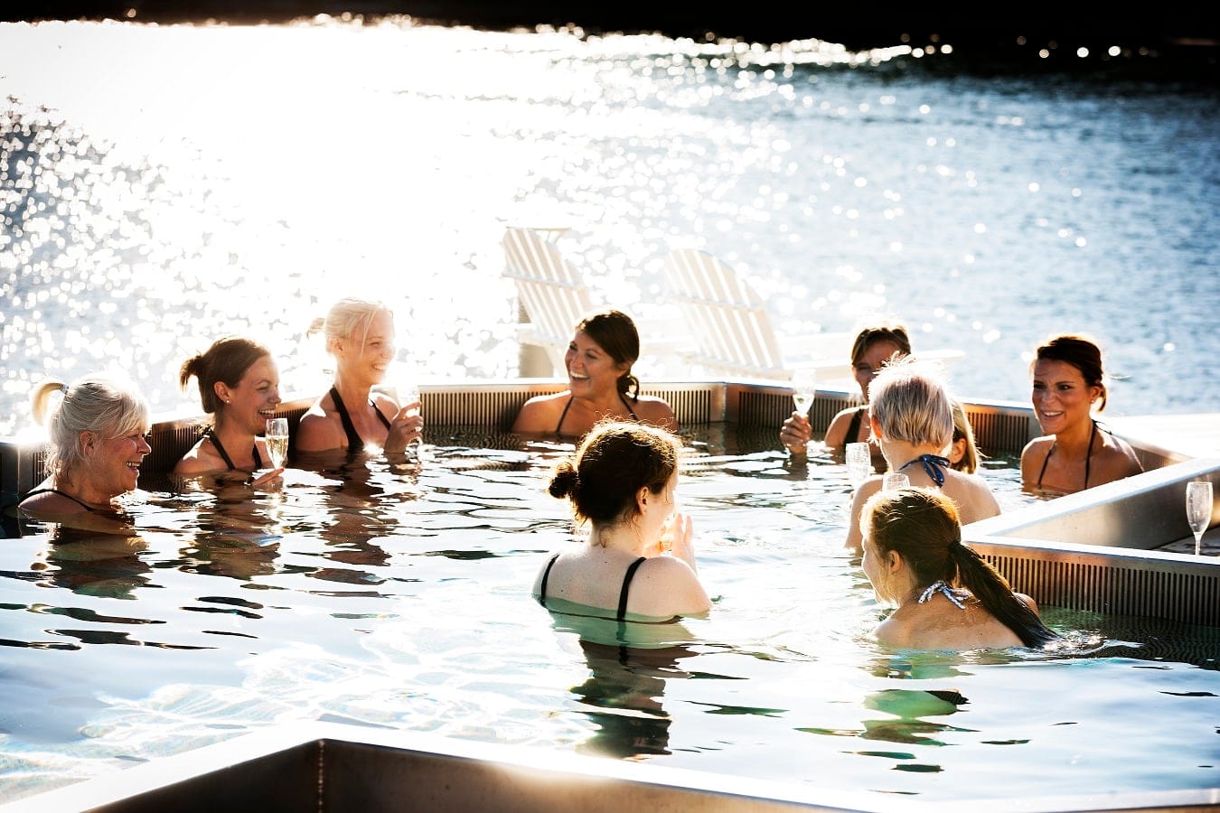konferens södra Stockholm Nynäs Havsbad tjejer i poolen