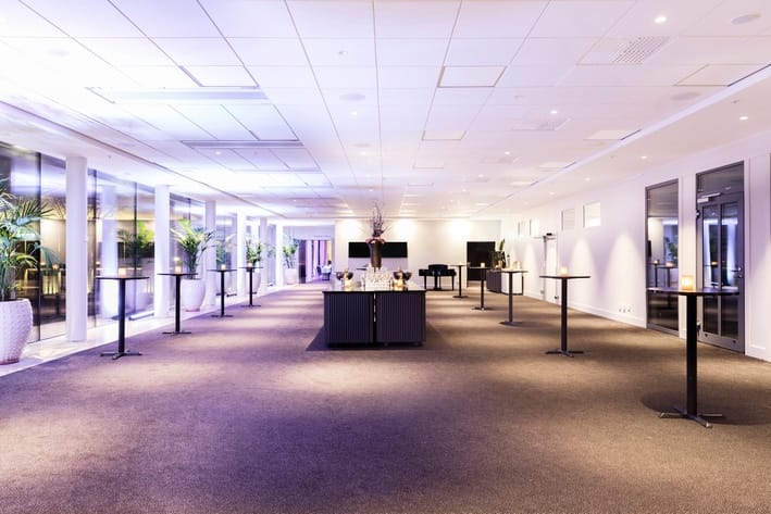 Elite Park Avenue lounge