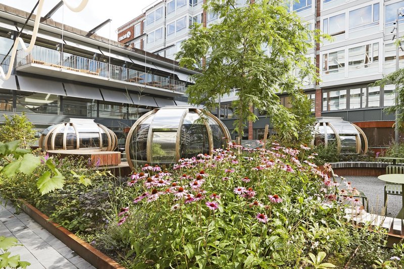 Batteriet Södermalm innergård med igloos