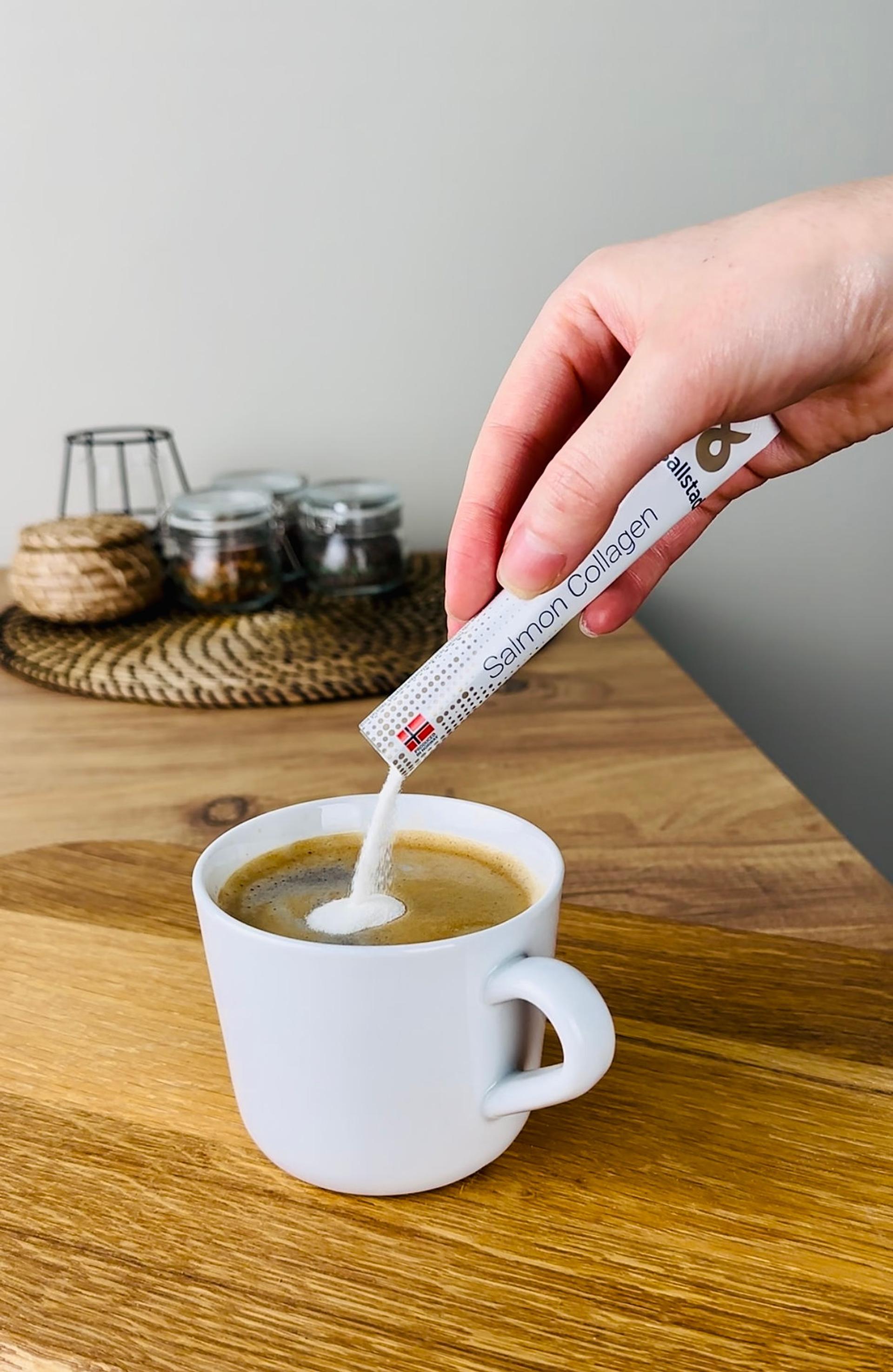 Ballstad salmon collagen beeing poured into a cup of coffee.