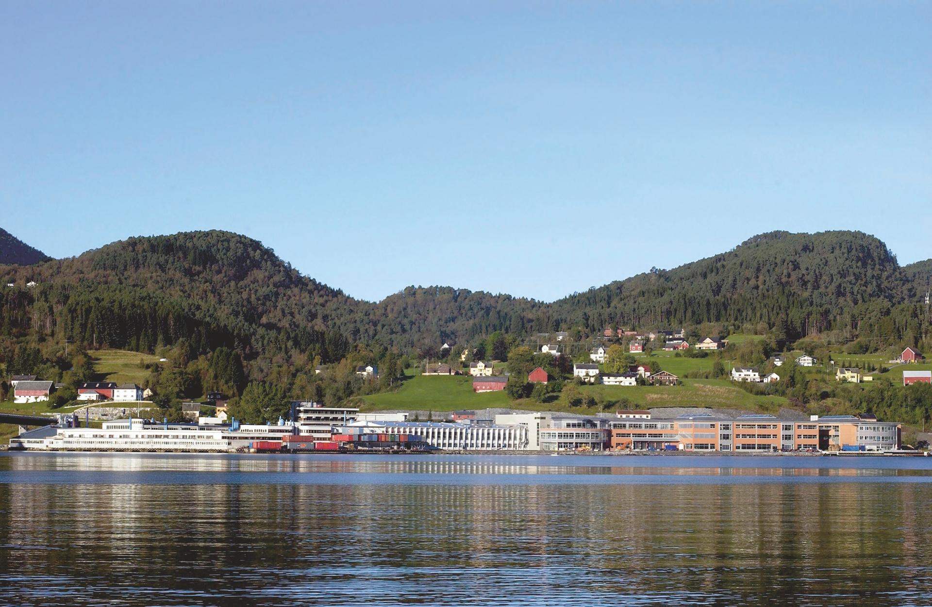 A picture of the Ekornes fabrikk, in Sykkylven.