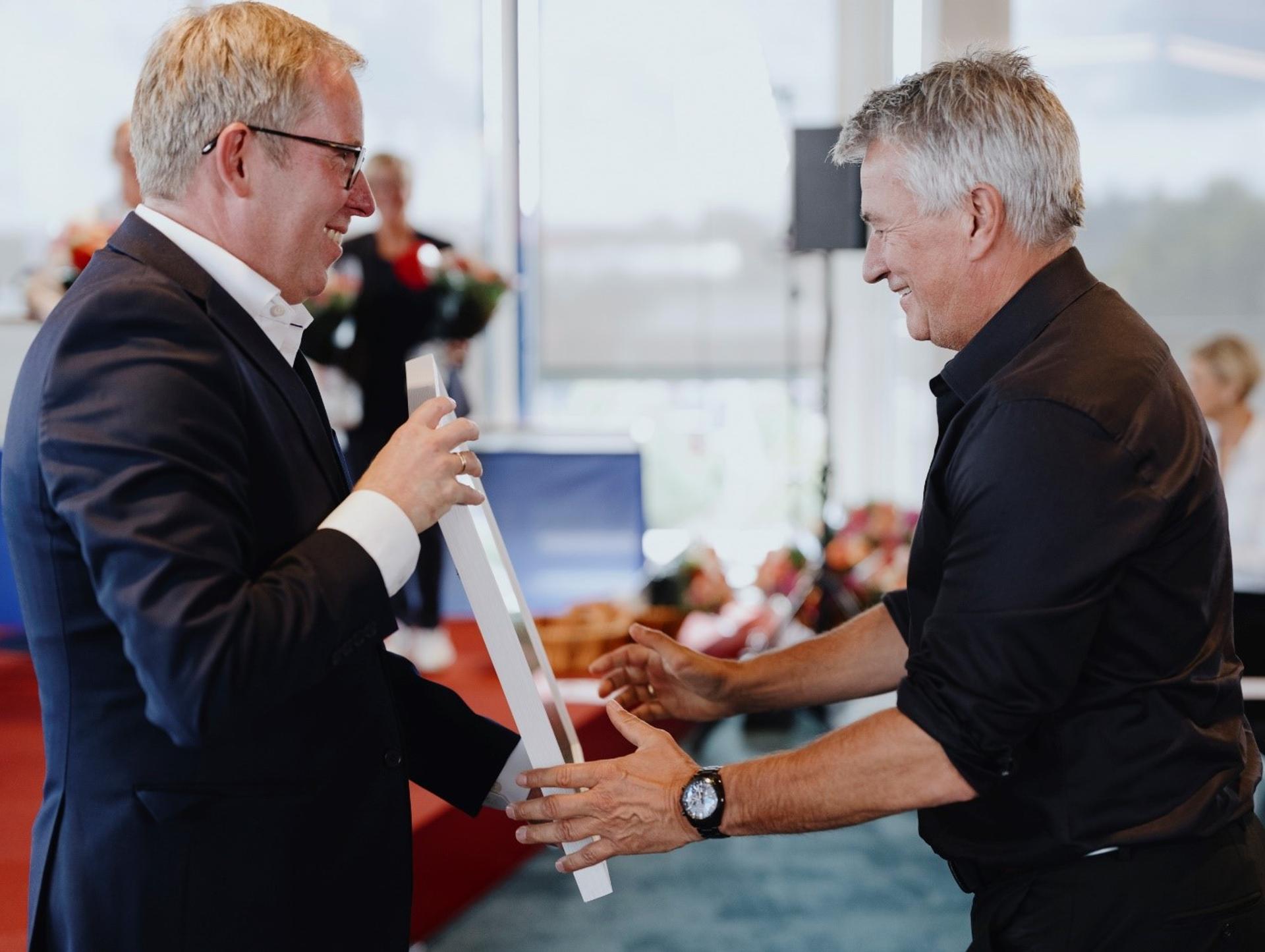 René Christensen, Senior Vice President Sales and Marketing at Jøtul, receiving the Made in Norway certificate on behalf of Jøtul from the CEO of Innovation Norway, Håkon Haugli.