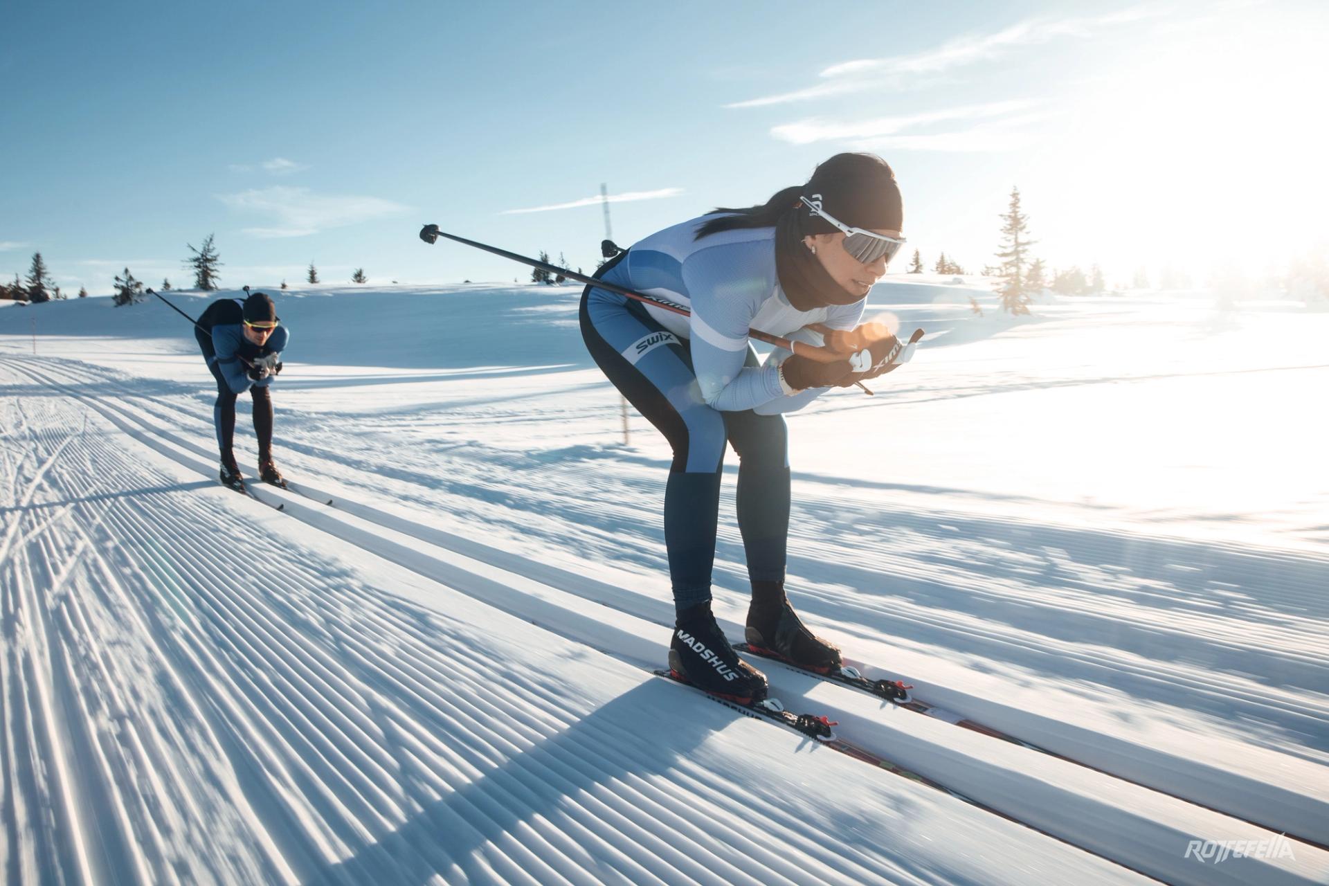 Two people skiing with rottefella MOVE race gear