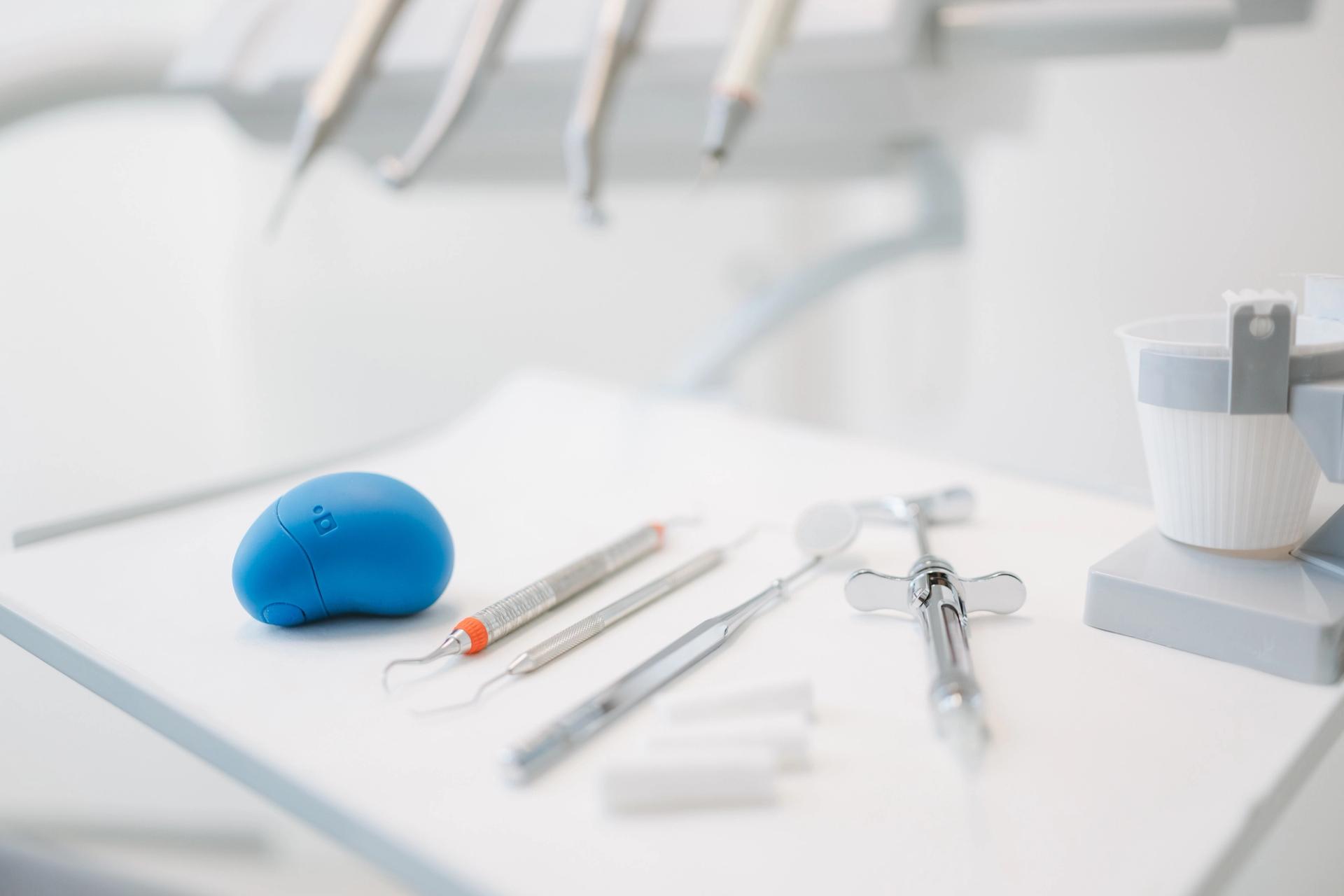 Grasp in a dental office.