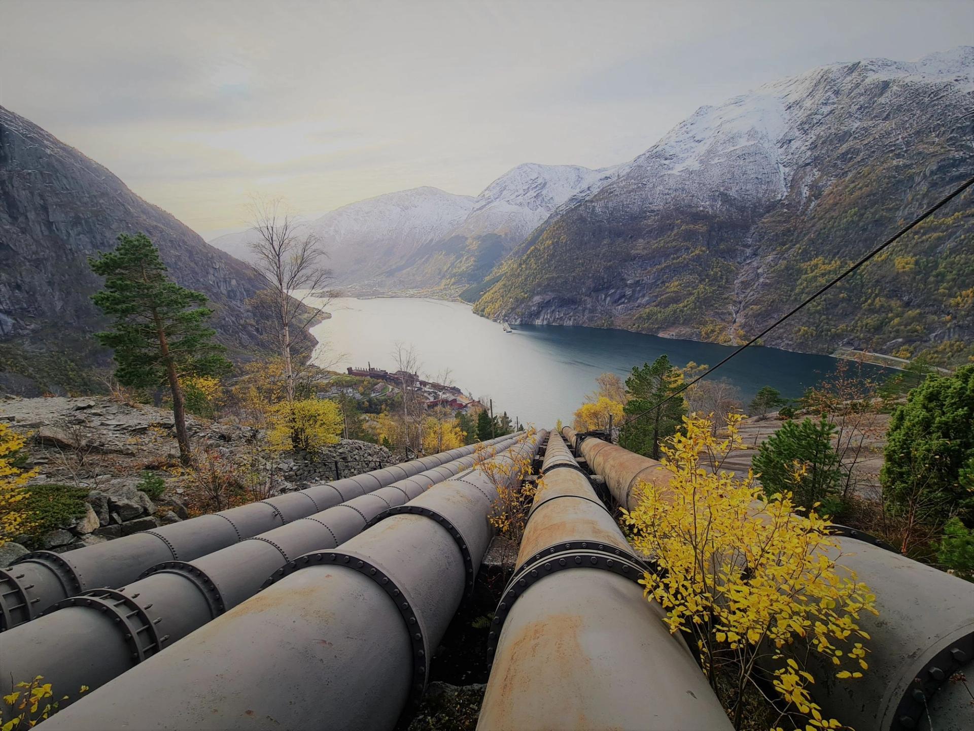 View of pipes to the Tizir Titanium and Iron (TTI) plant from Lilletopp in Tyssedal.