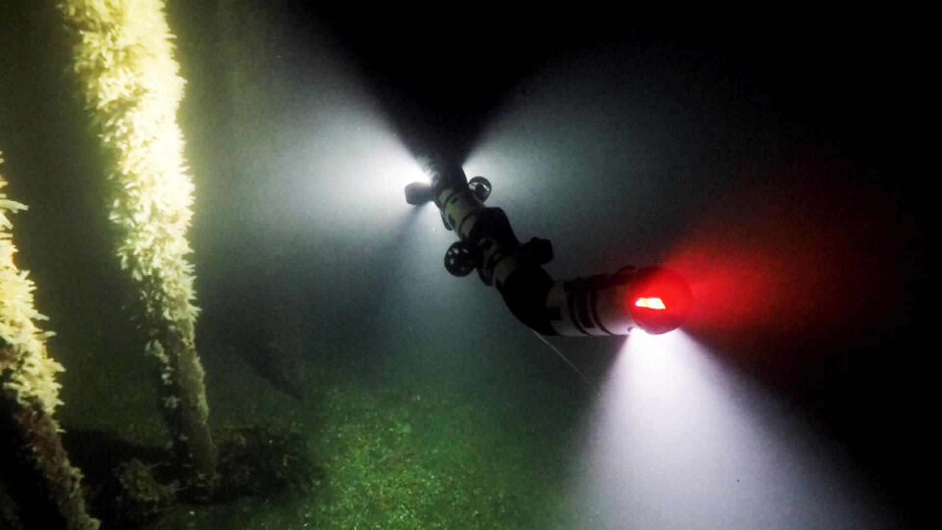 Robotic arm under the sea