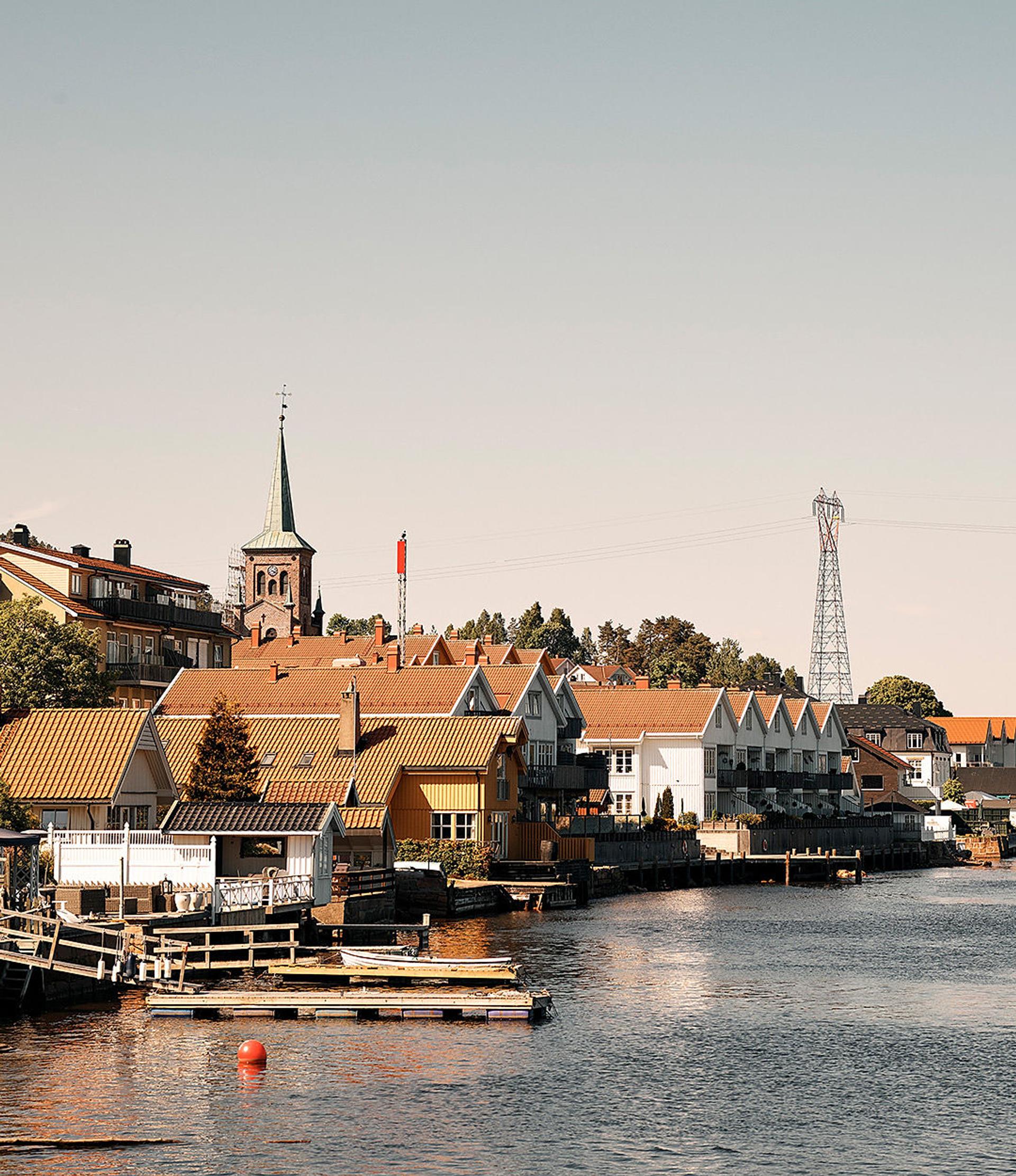 A picture of a coastal city in Norway, Svelvik, while the sun is setting.