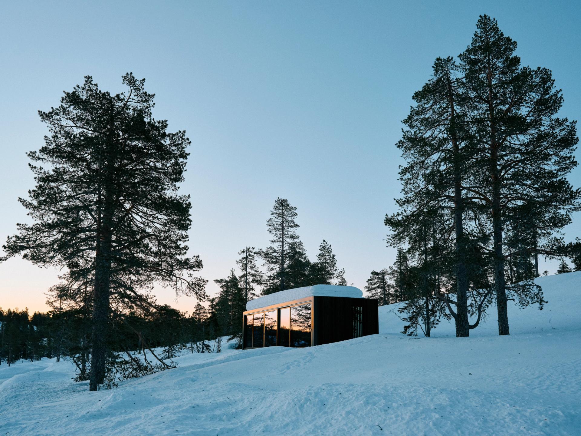 Picture showing Omgi cabin in landscape