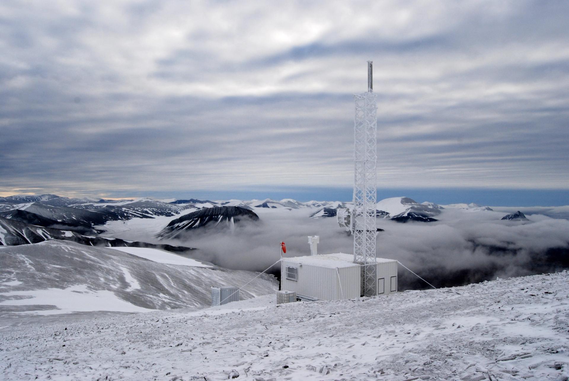 Photo of an air navigation system, situated at Gunnarberget, Spitsbergen, Norway.