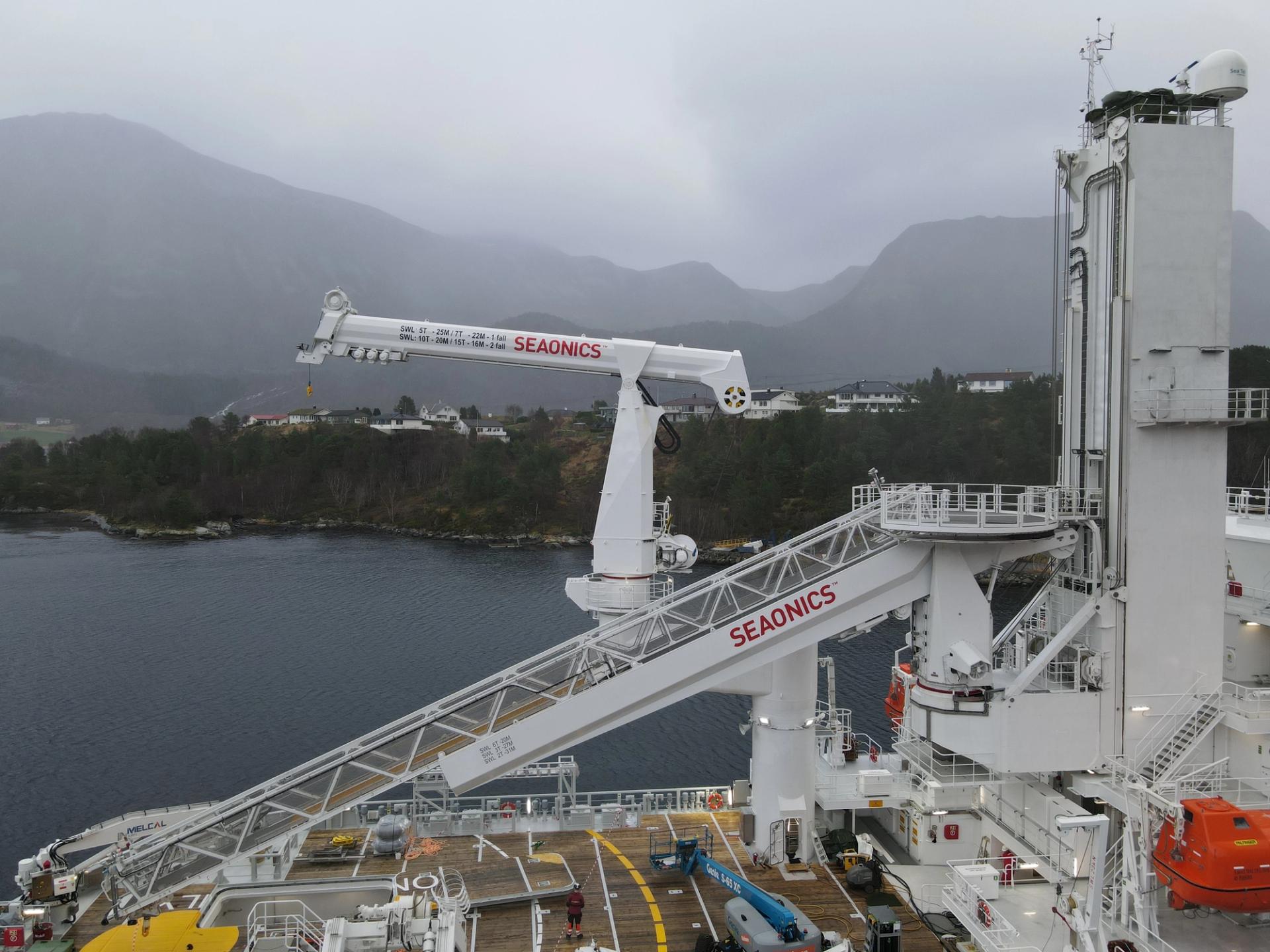 White crane and gangway for offshore operations