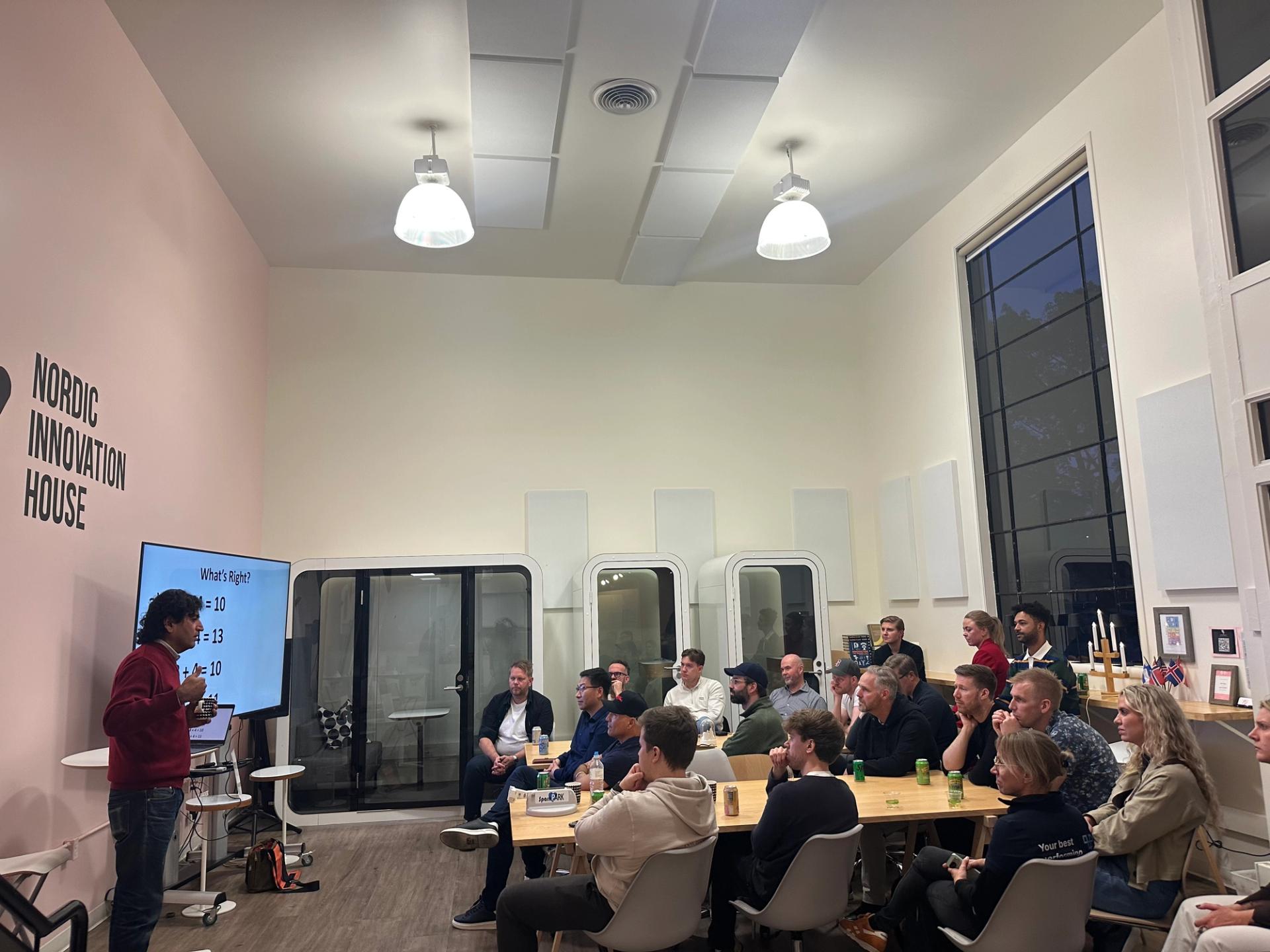 Photo a man lecturing to a group at Nordic Innovation House in Silicon Valley