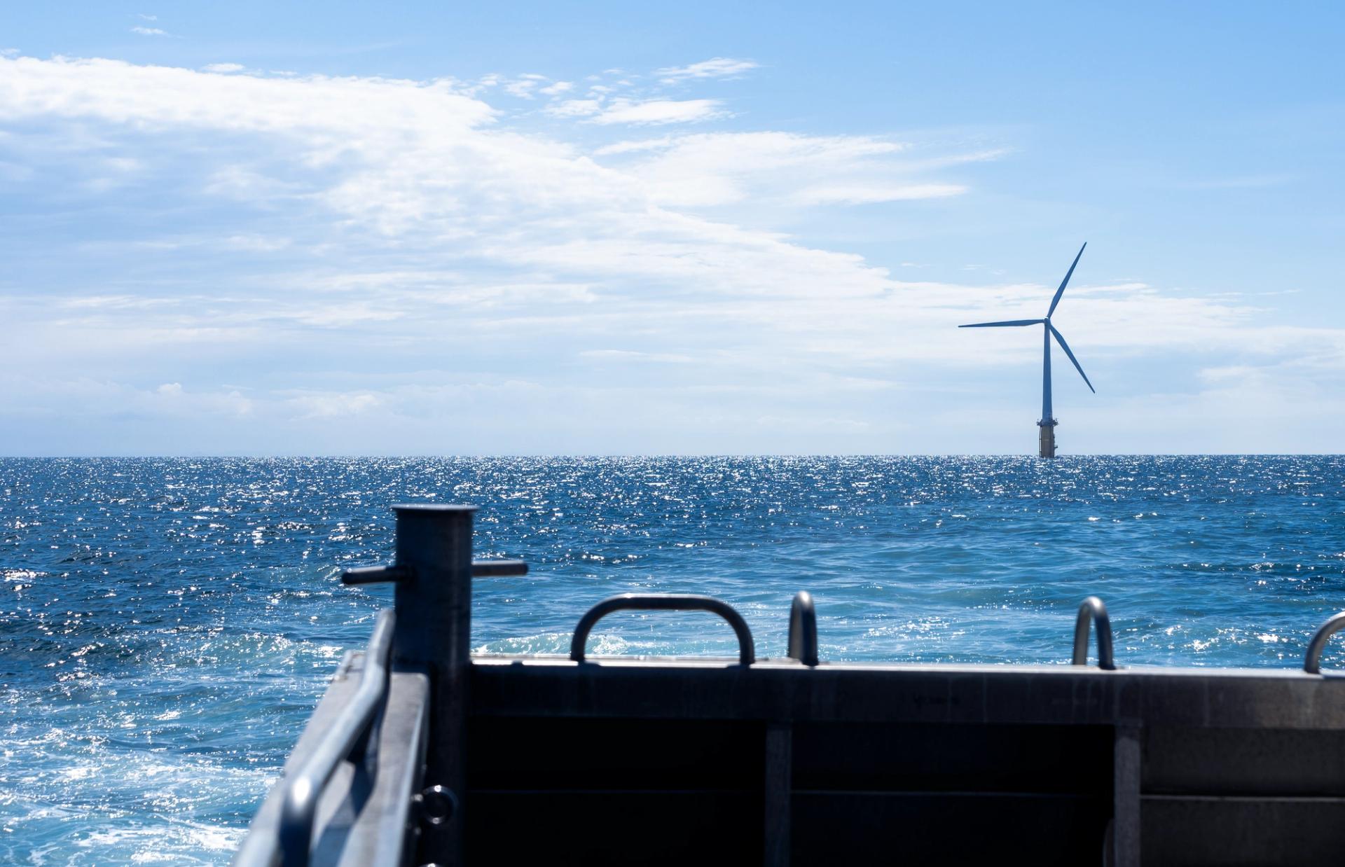 Floating offshore wind turbine