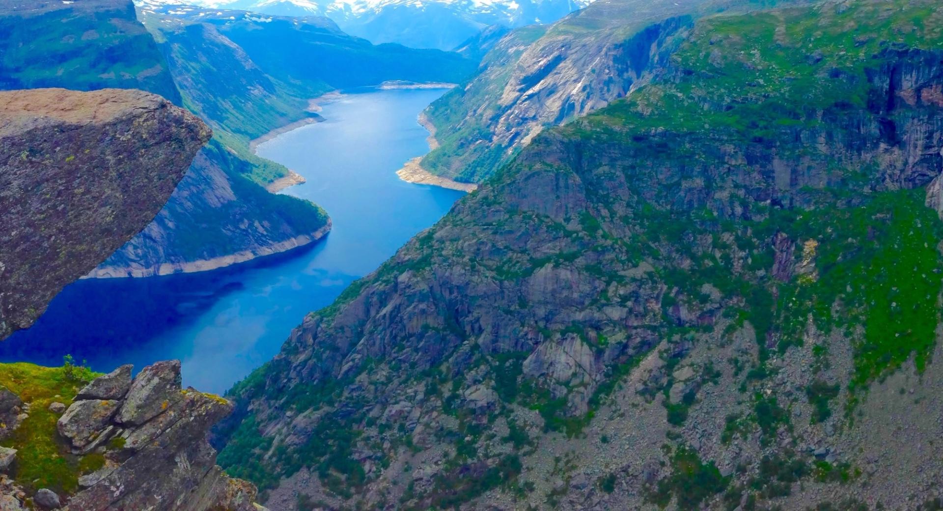 Illustration of a fjord surrounded by high mountains