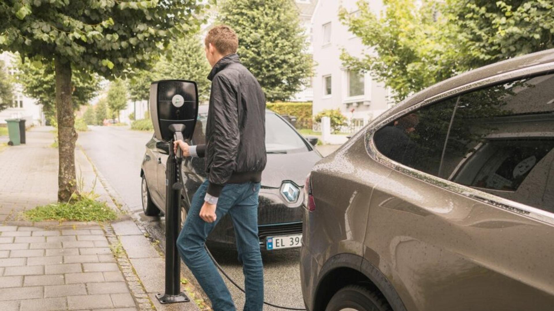 Charging car