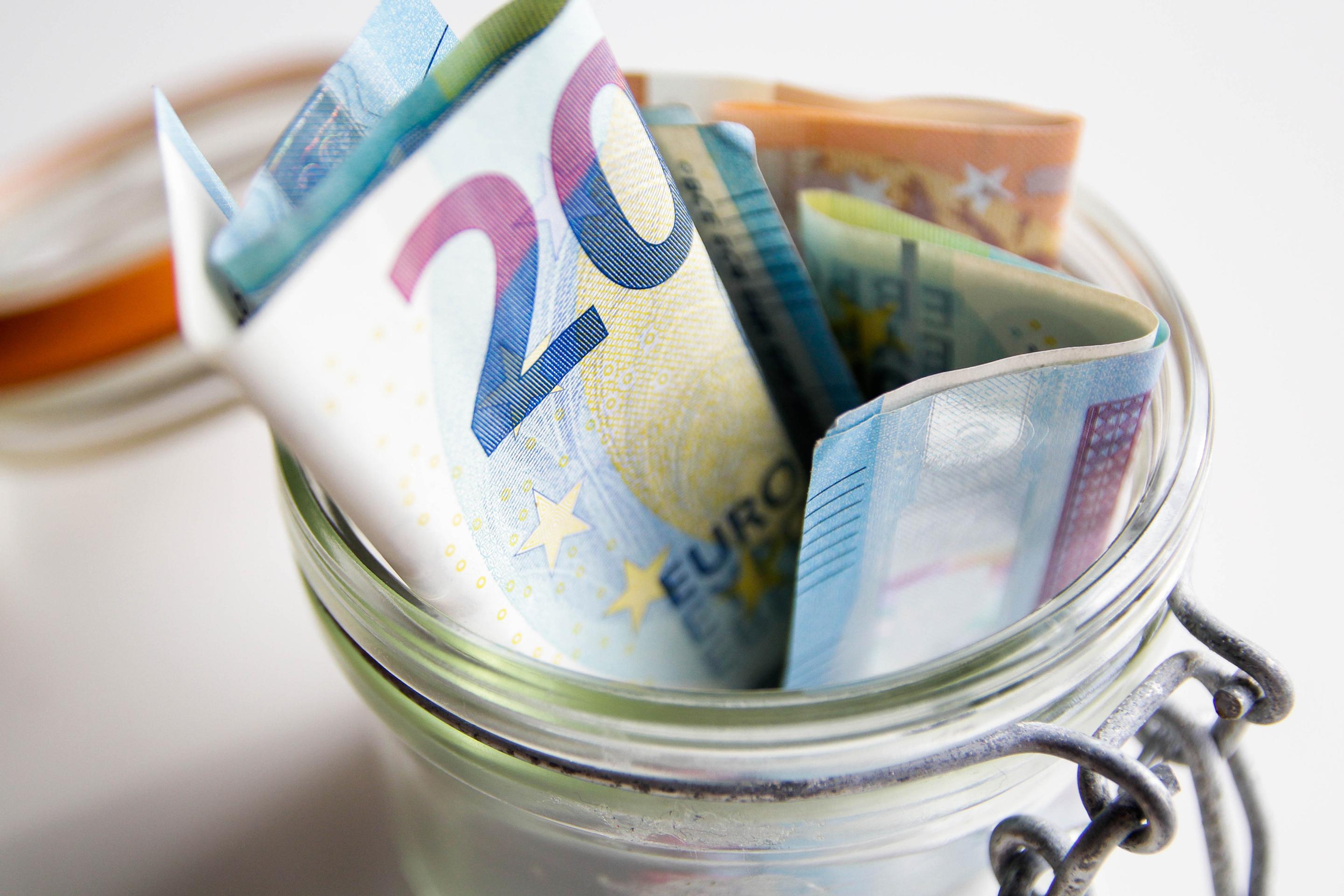 Euro i et glass