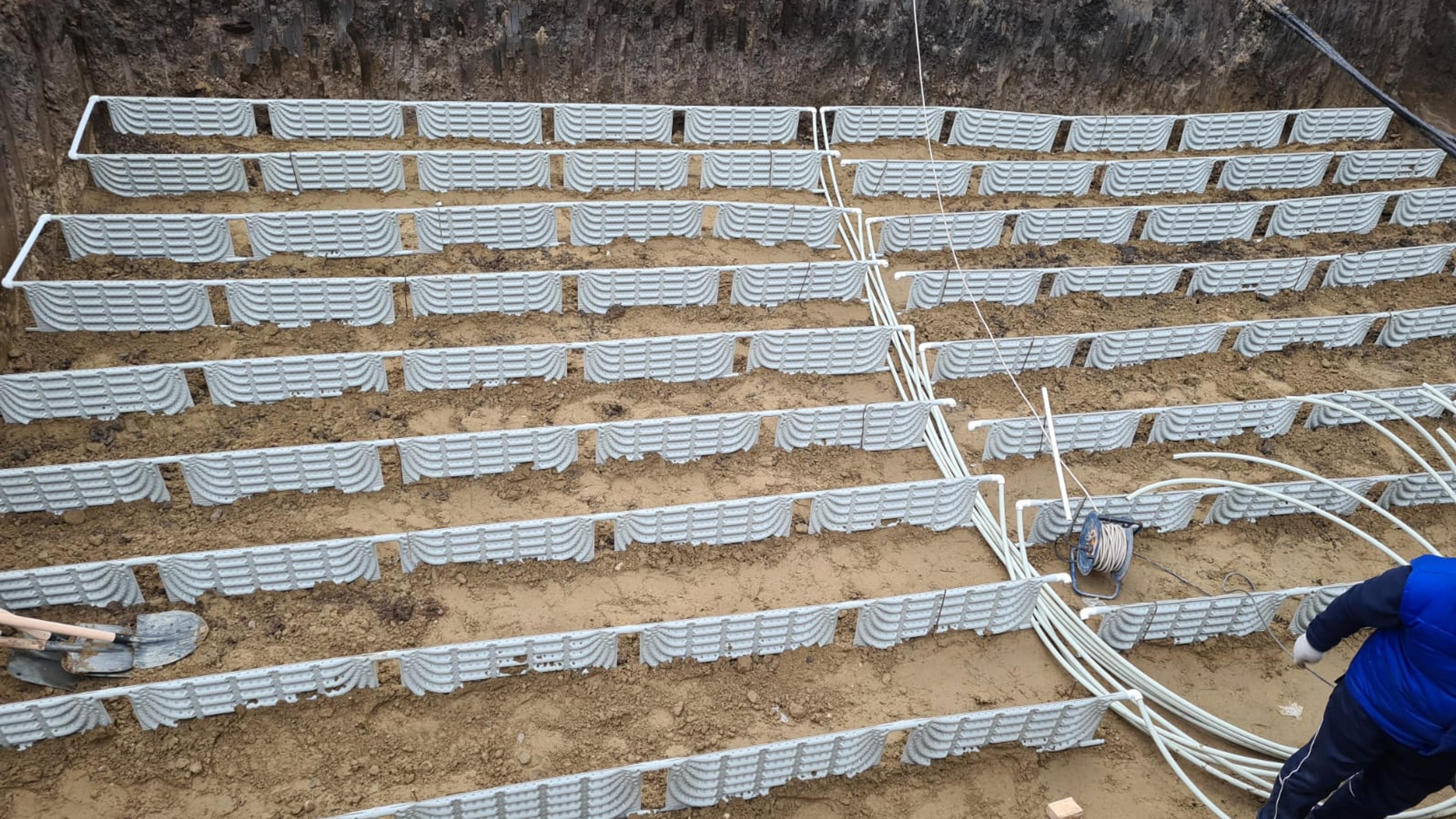 University UPG Piolesti campus: Georegisters for extraction of ground heat