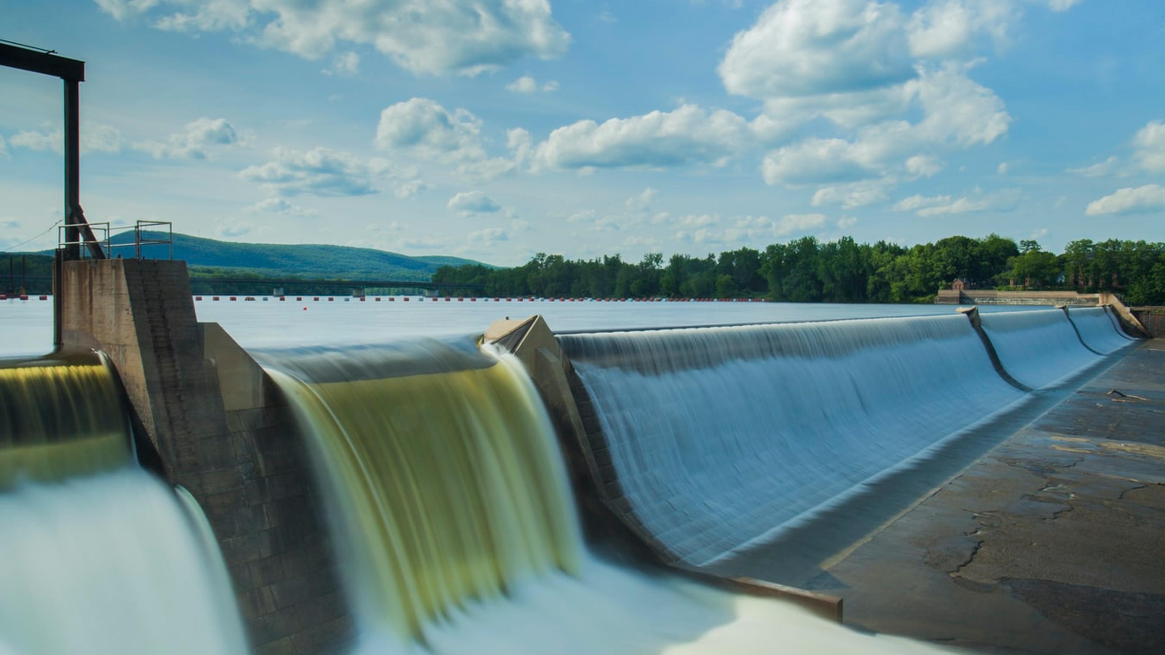 Modern water dam