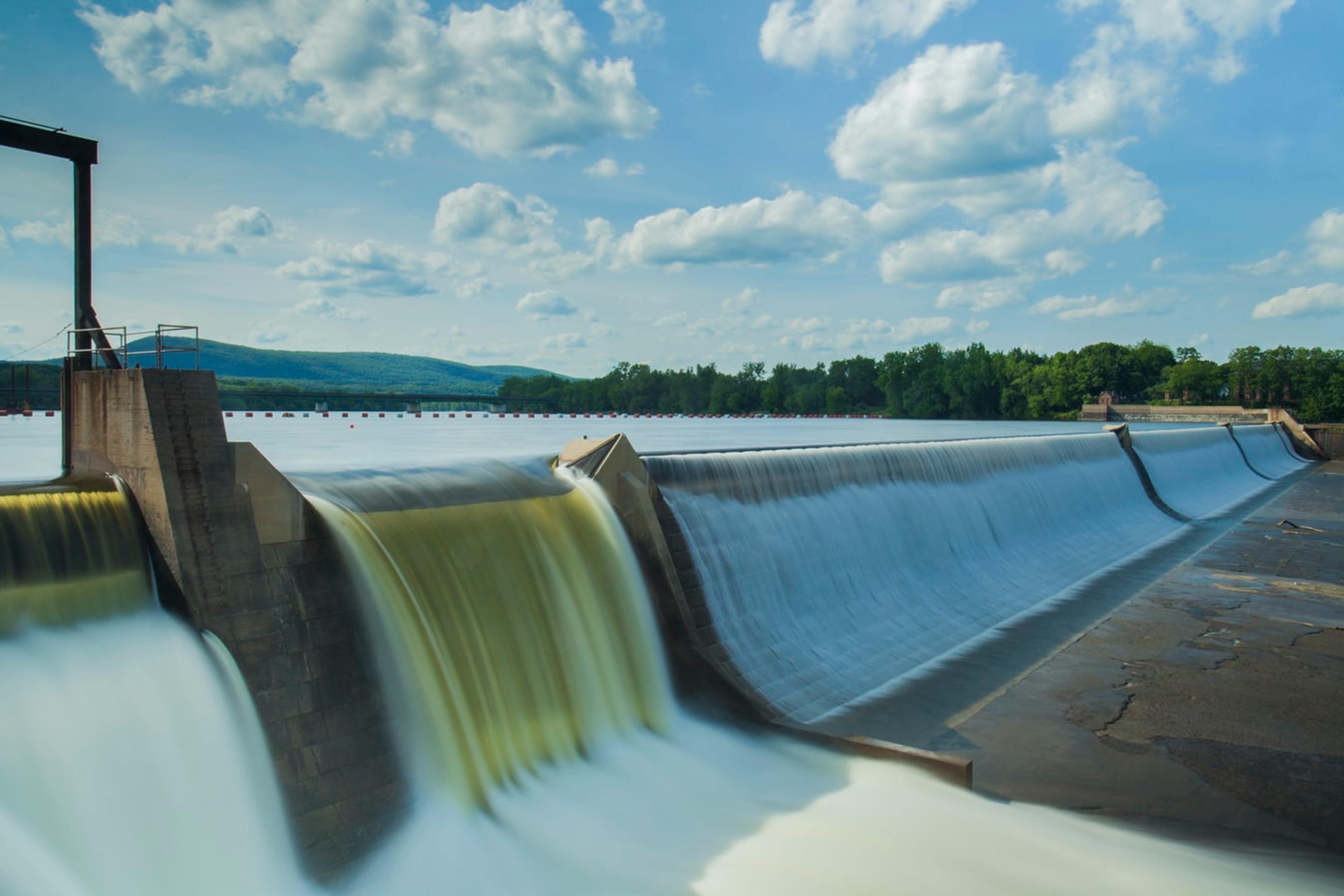 Modern water dam