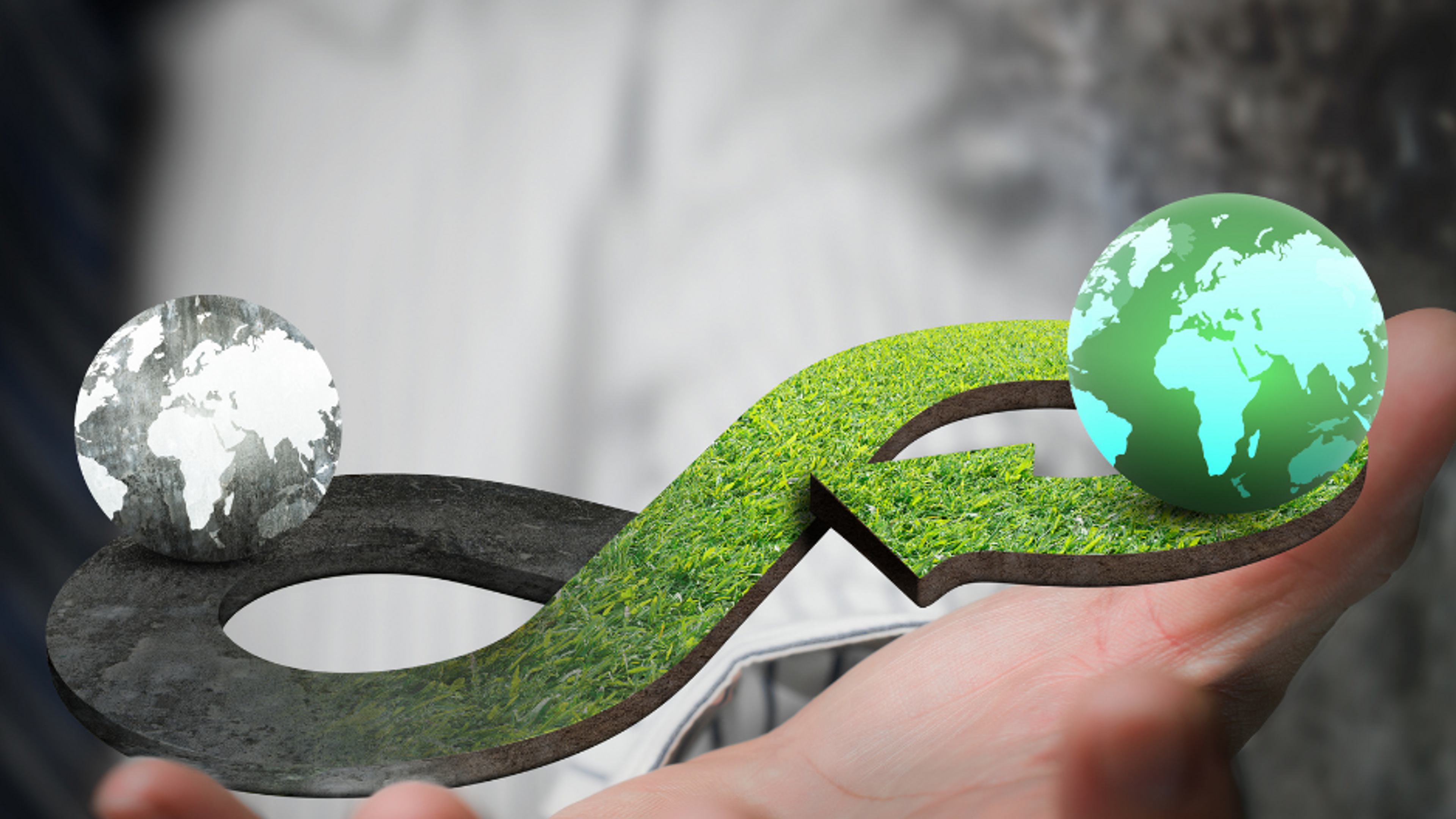 Animert grønt evighetstegn med en grå og en fargerik klode i hver ende