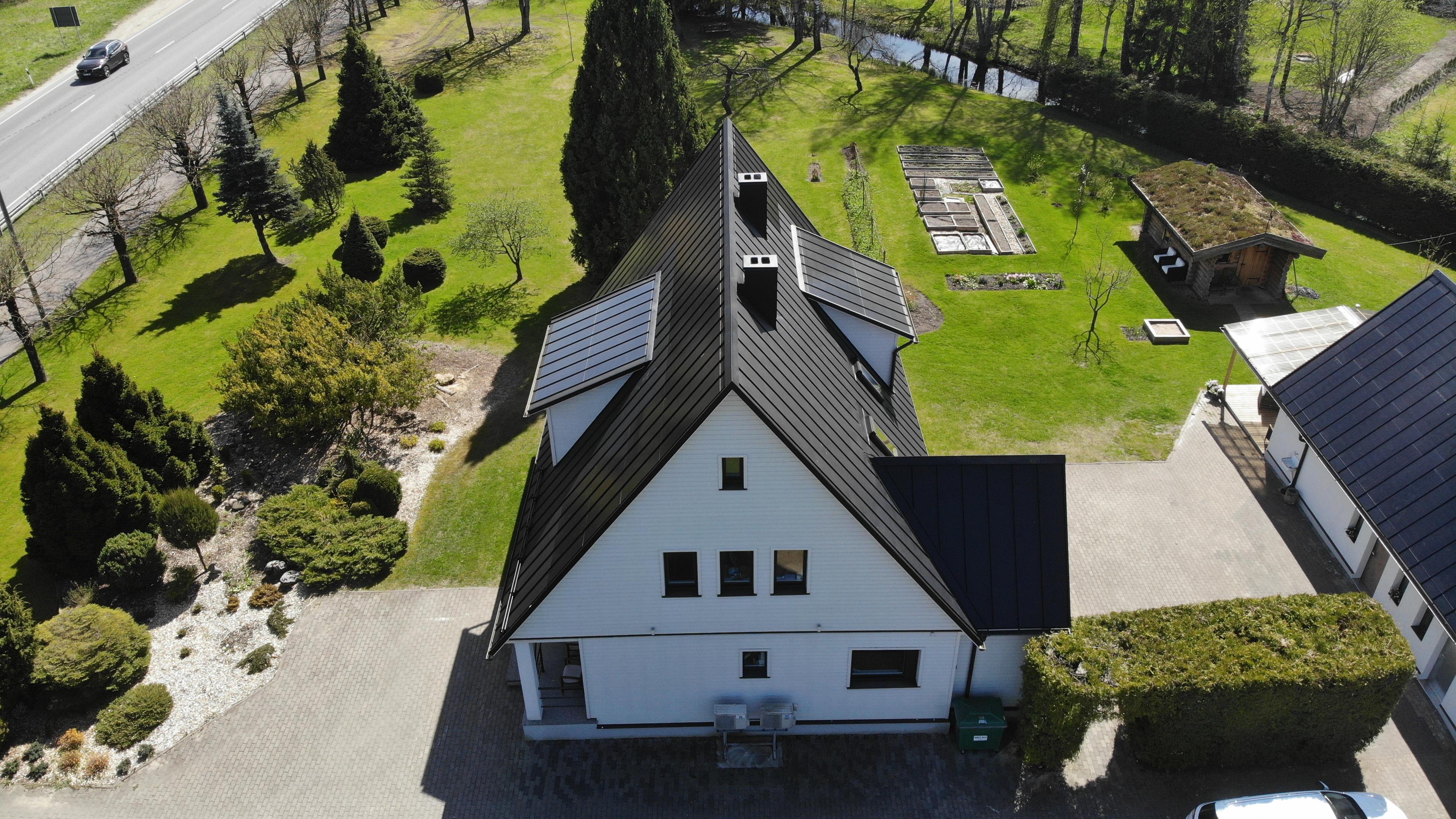 Solar panels on a white house in the suburbs