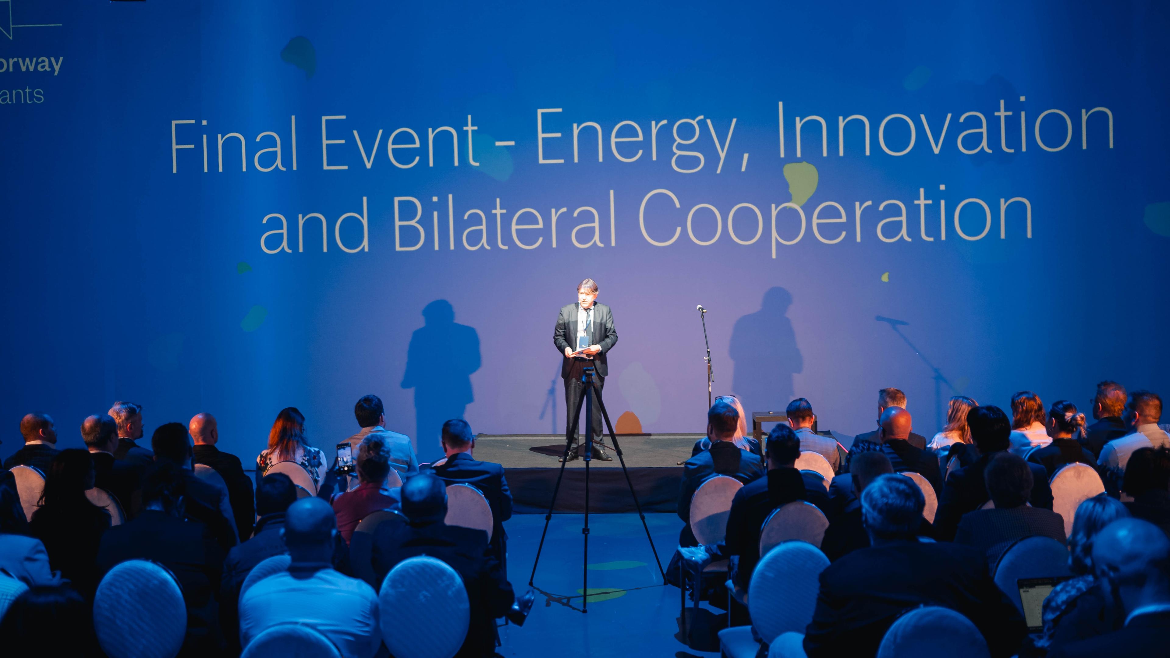 Picture of Magnar Ødelien on stage at the Final event in Romania