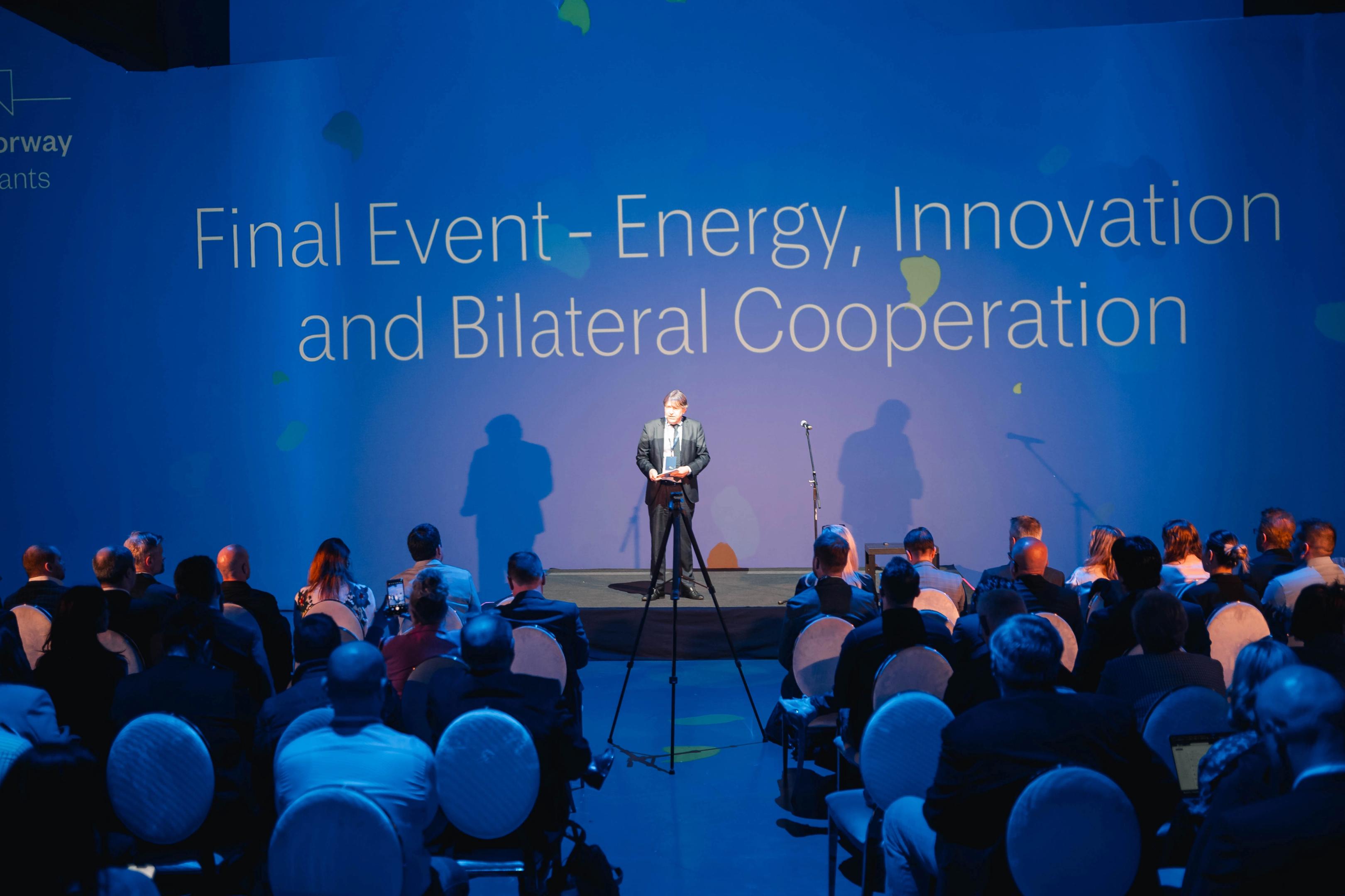 Picture of Magnar Ødelien on stage at the Final event in Romania