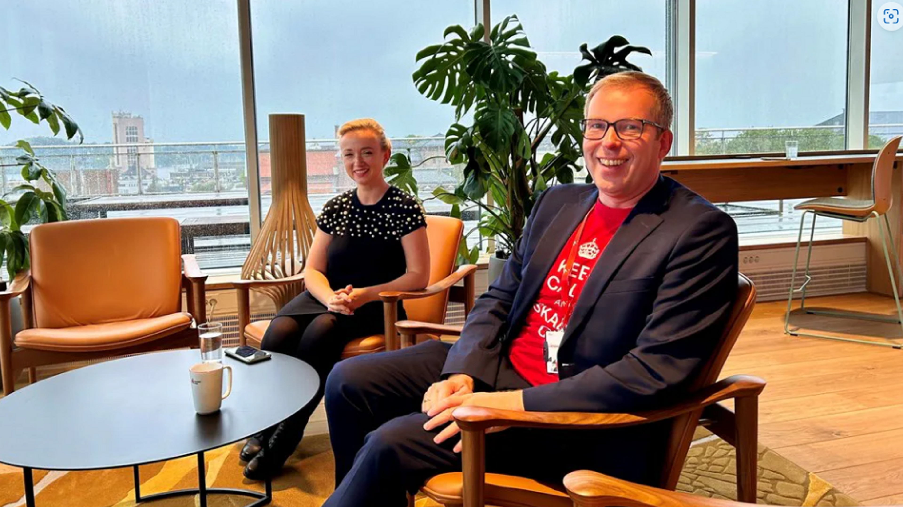 A pitcure of the CEO Håkon Haugli and business owner Iulia Caizer