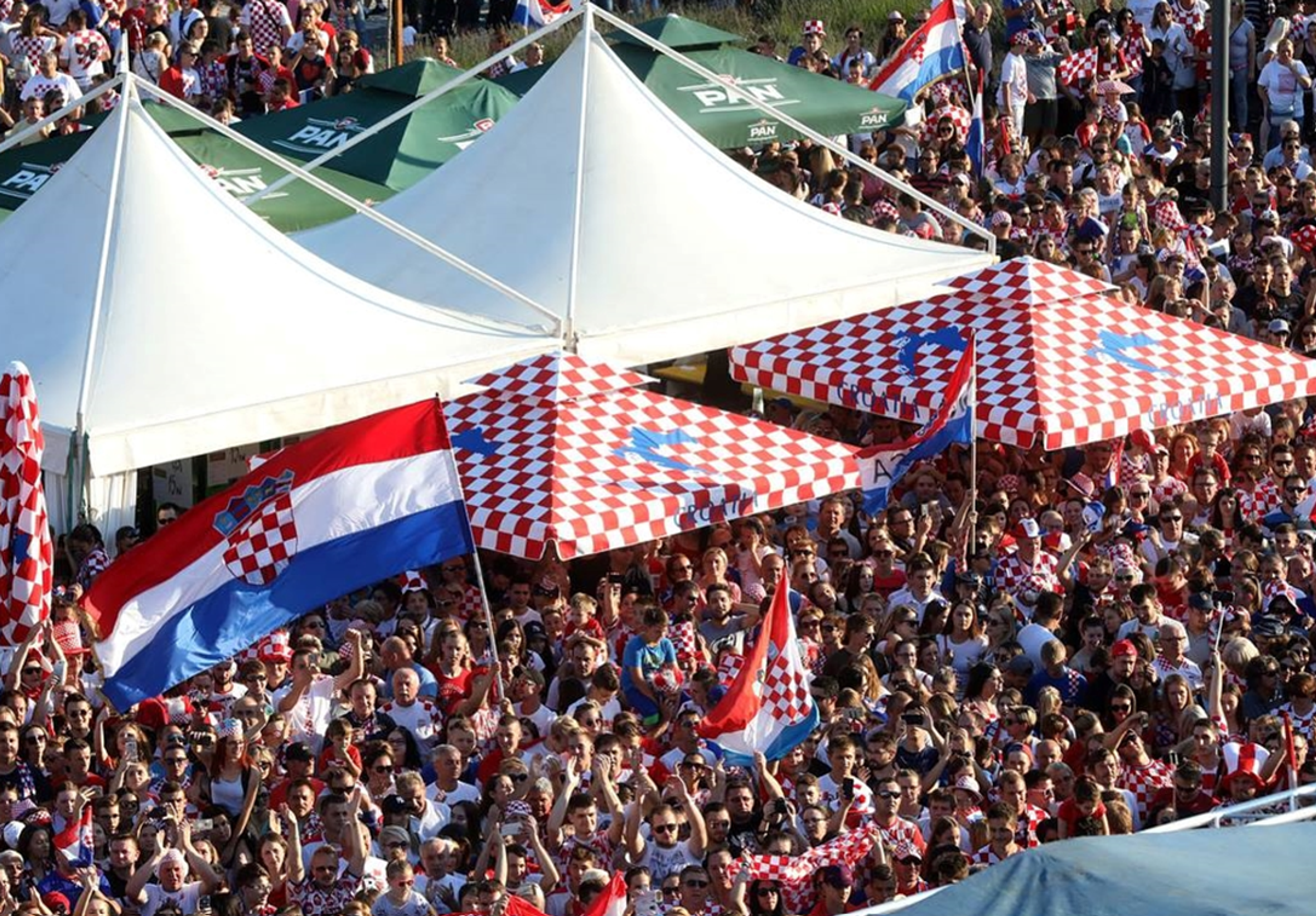 Mass of people with Croatian flags