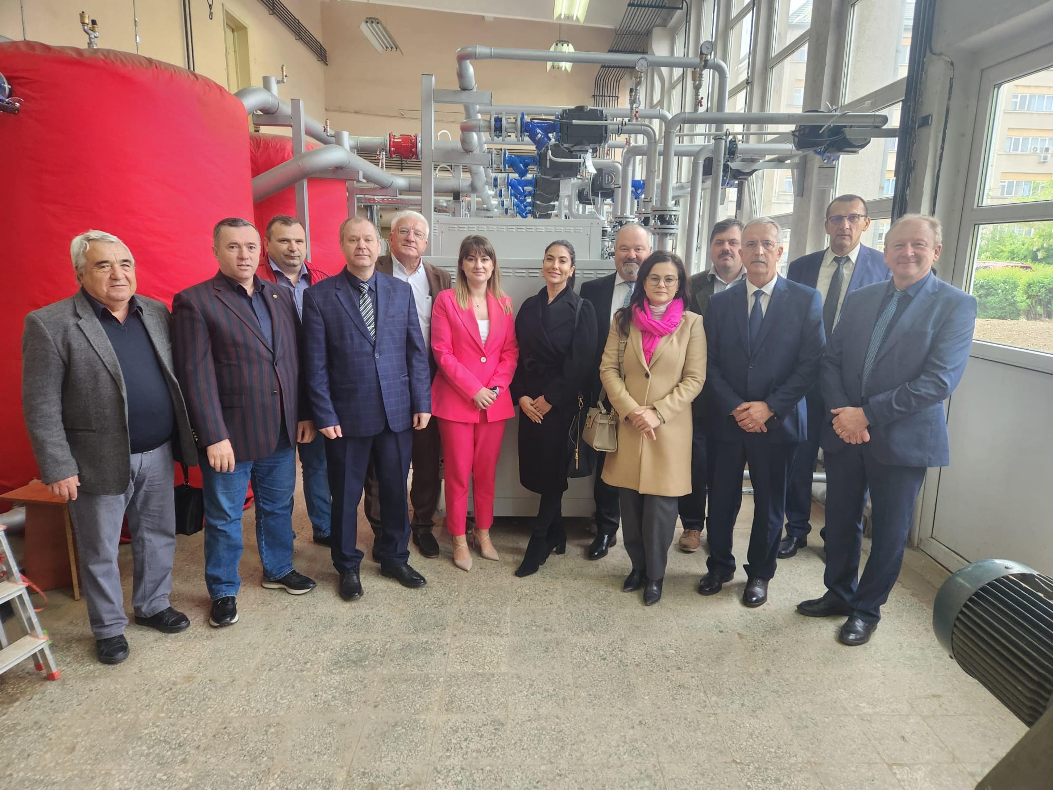 A photo of a group at a study visit on geothermal in front of technical equipment