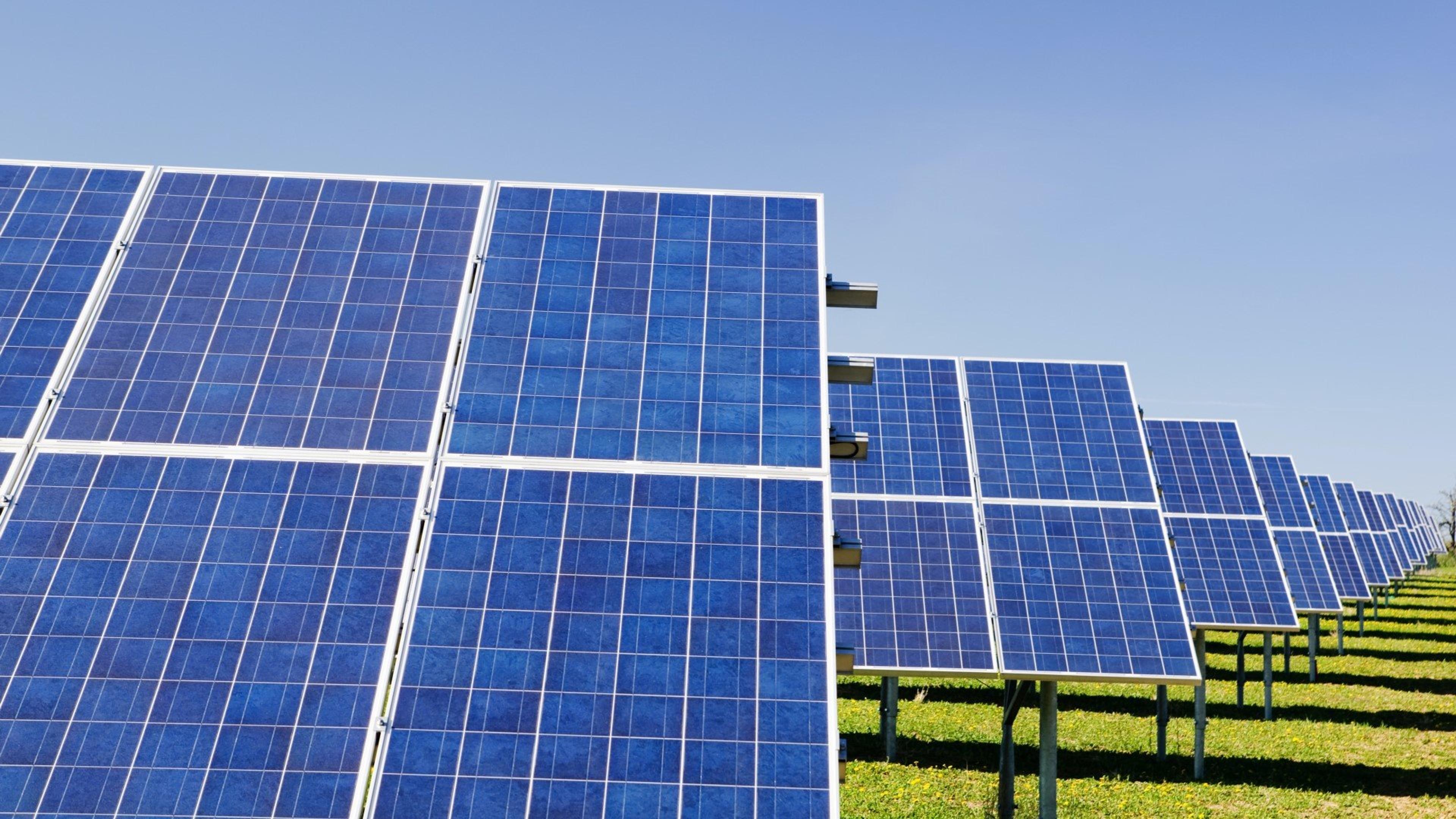 Solcelleanlegg i landlige omgivelser