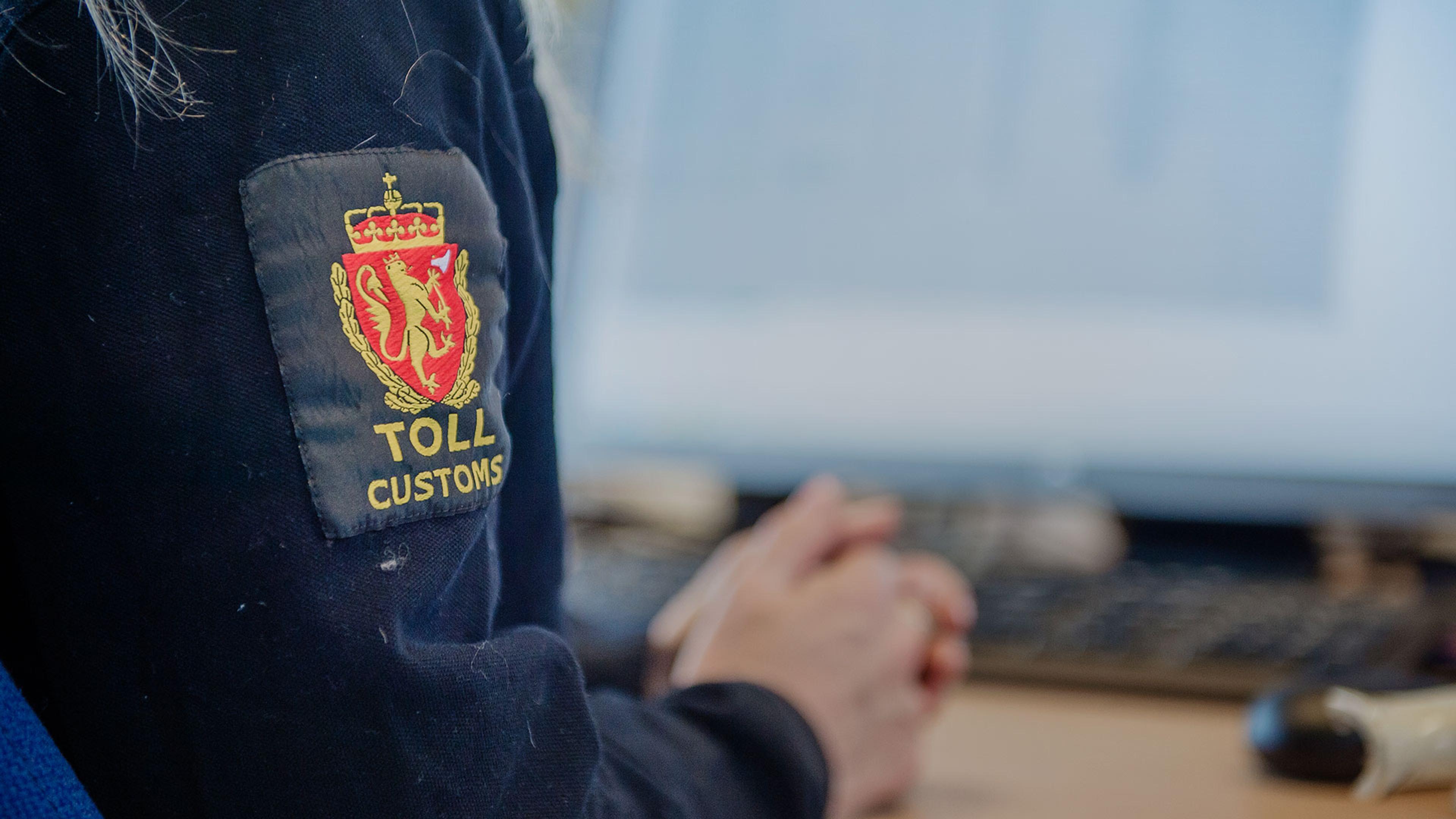 Utsnitt av toll-uniform