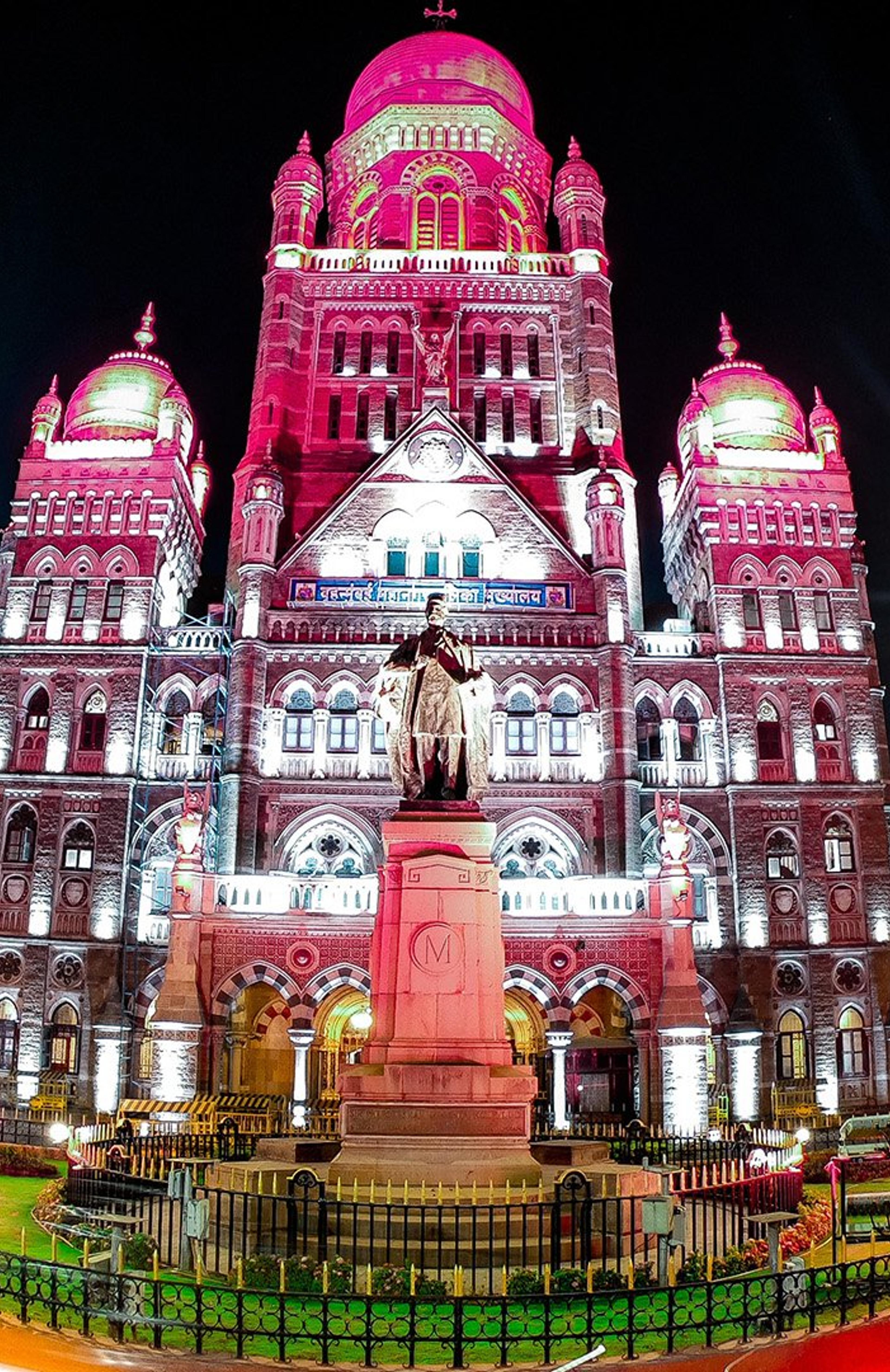 Rosa bygning i Mumbai i India