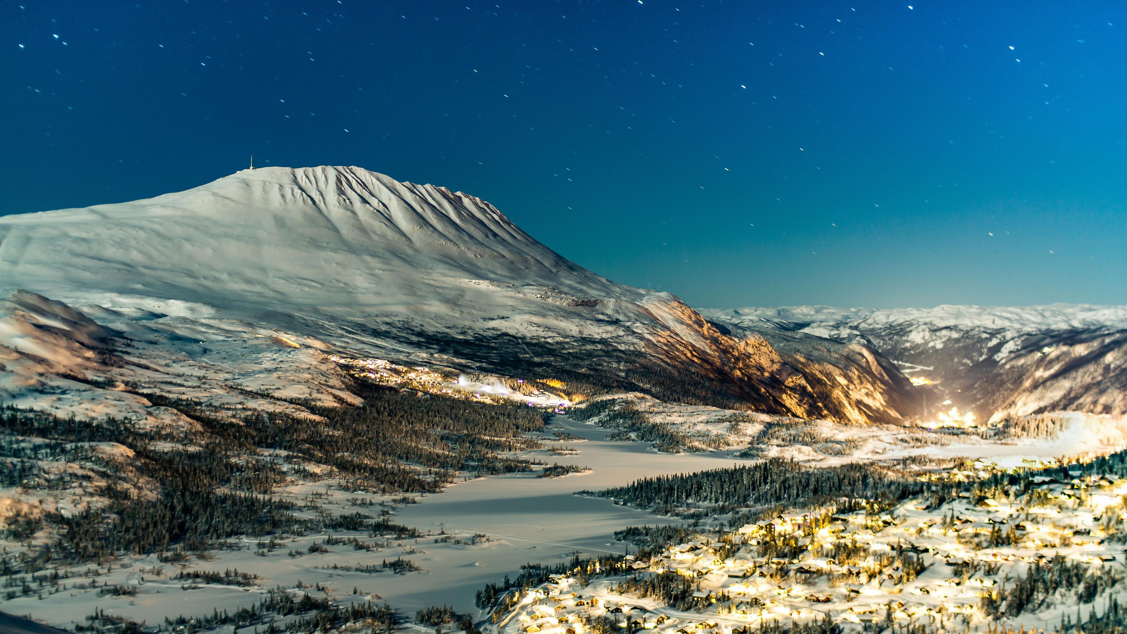 Vinterlandskap om kvelden i Telemark