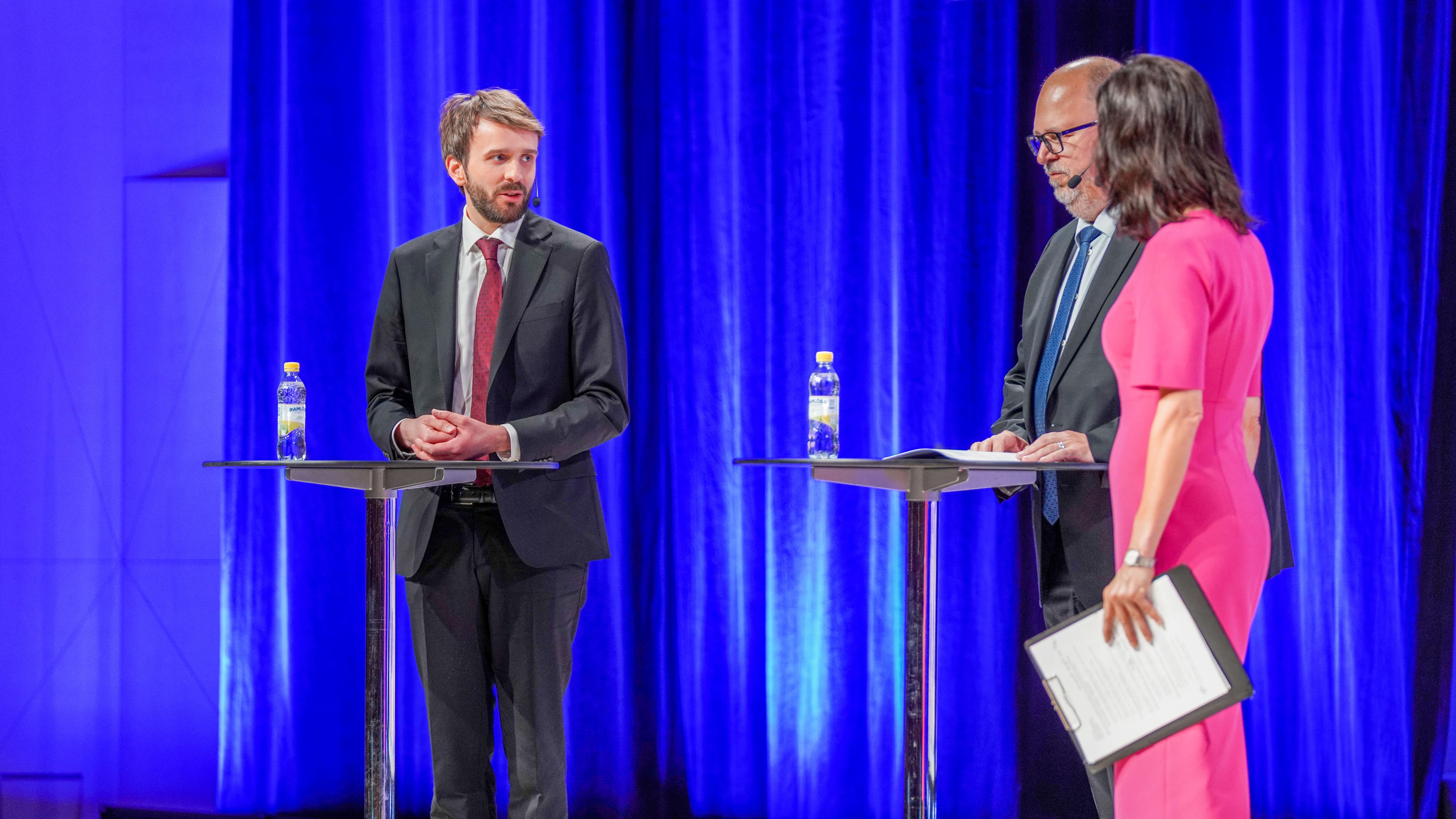 Næringsminister Vestre sammen med den svenske næringsministeren Karl-Petter Thorwaldsson og konferansier Siri Lill Mannes.